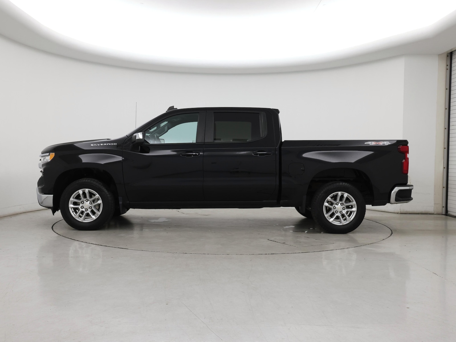 2023 Chevrolet Silverado 1500 LT - Photo 4