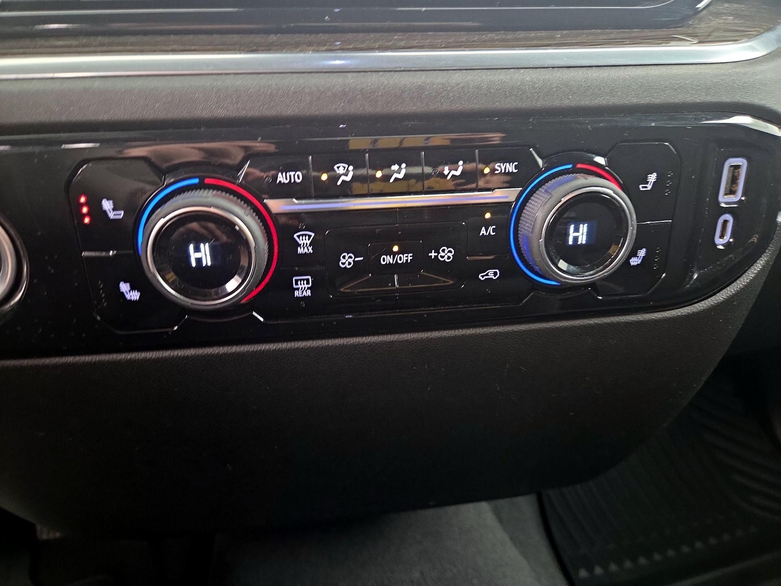 2022 Chevrolet Silverado 1500 LT - Photo 17
