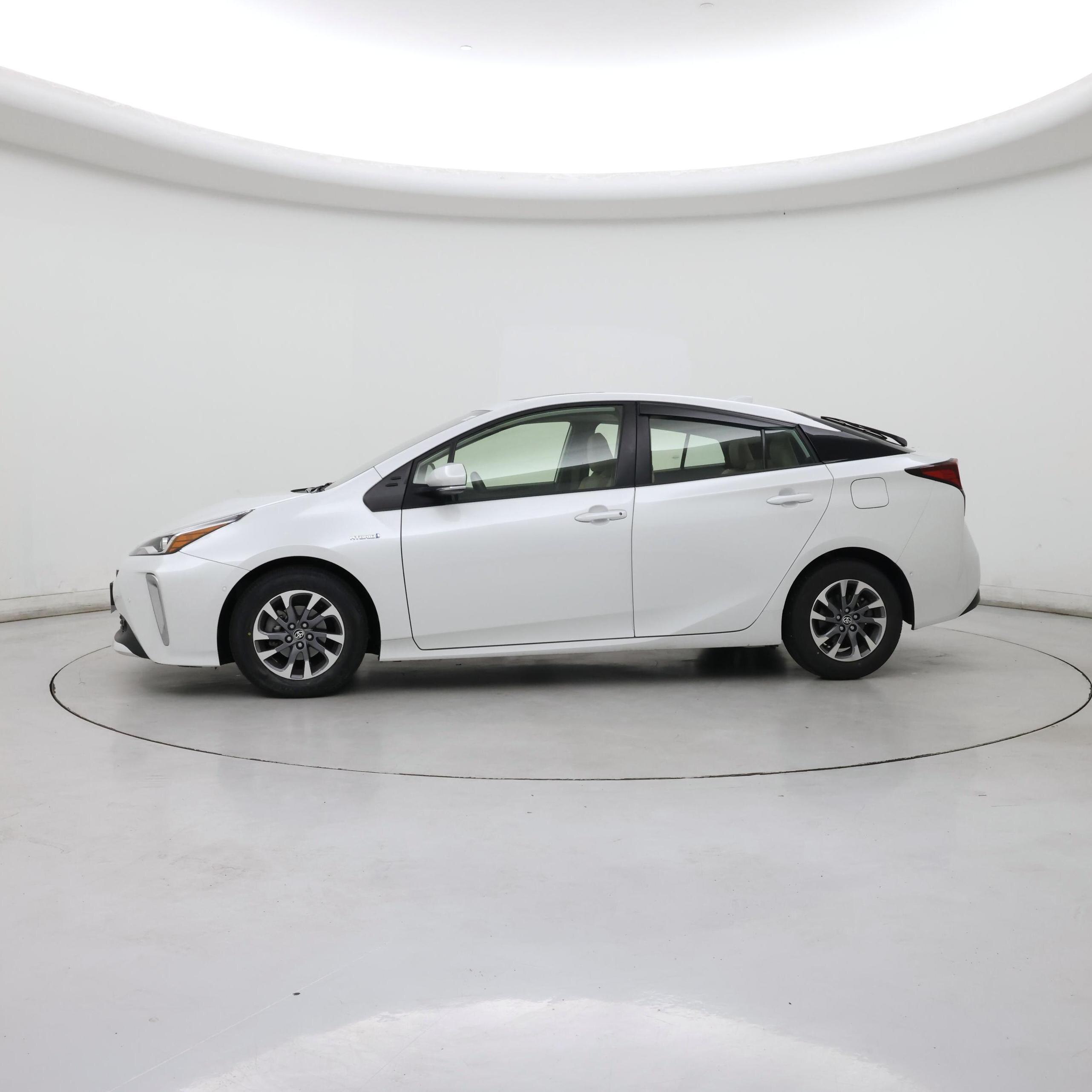 Thumbnail: 2022 Toyota Prius - 3