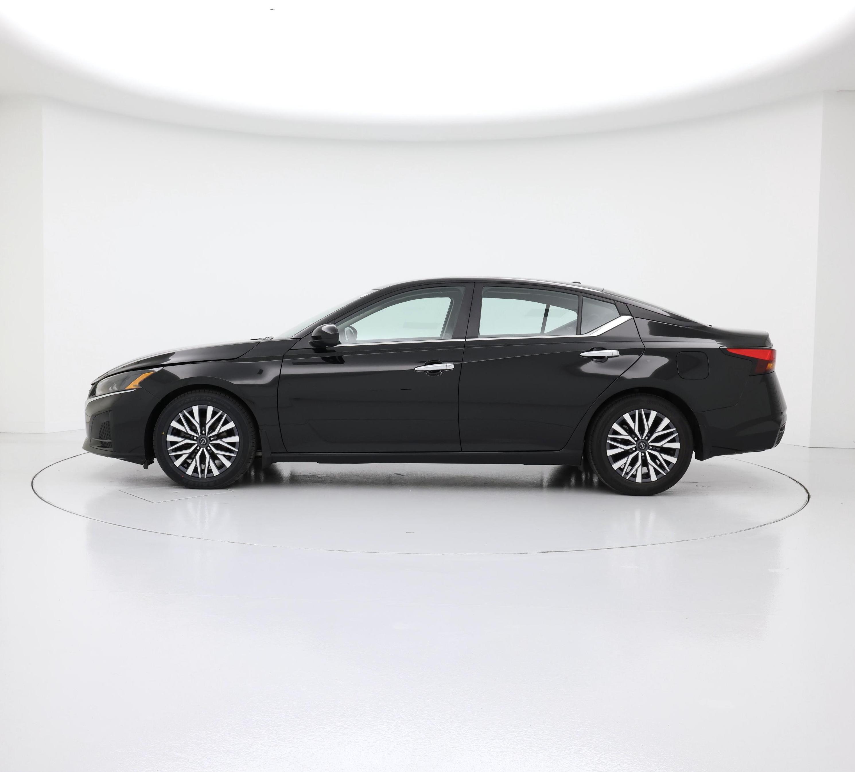Thumbnail: 2023 Nissan Altima - 3