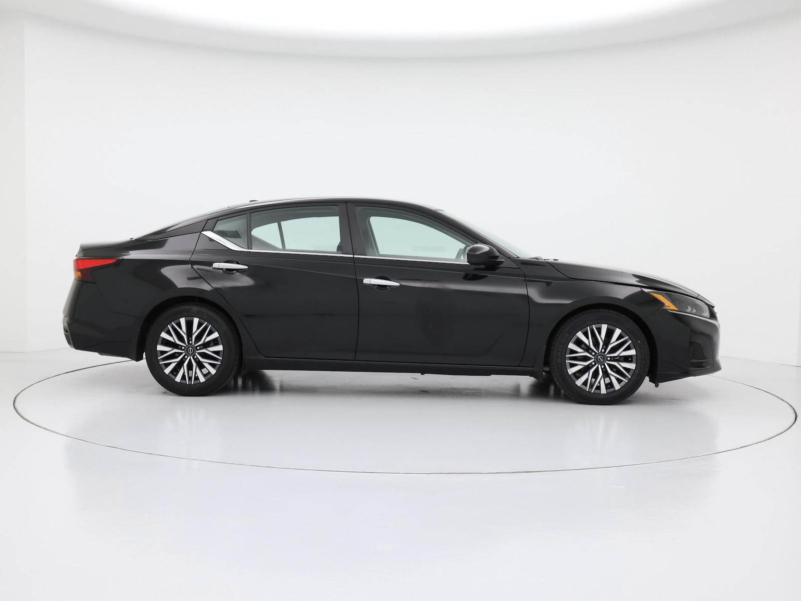 2023 Nissan Altima SV - Photo 8