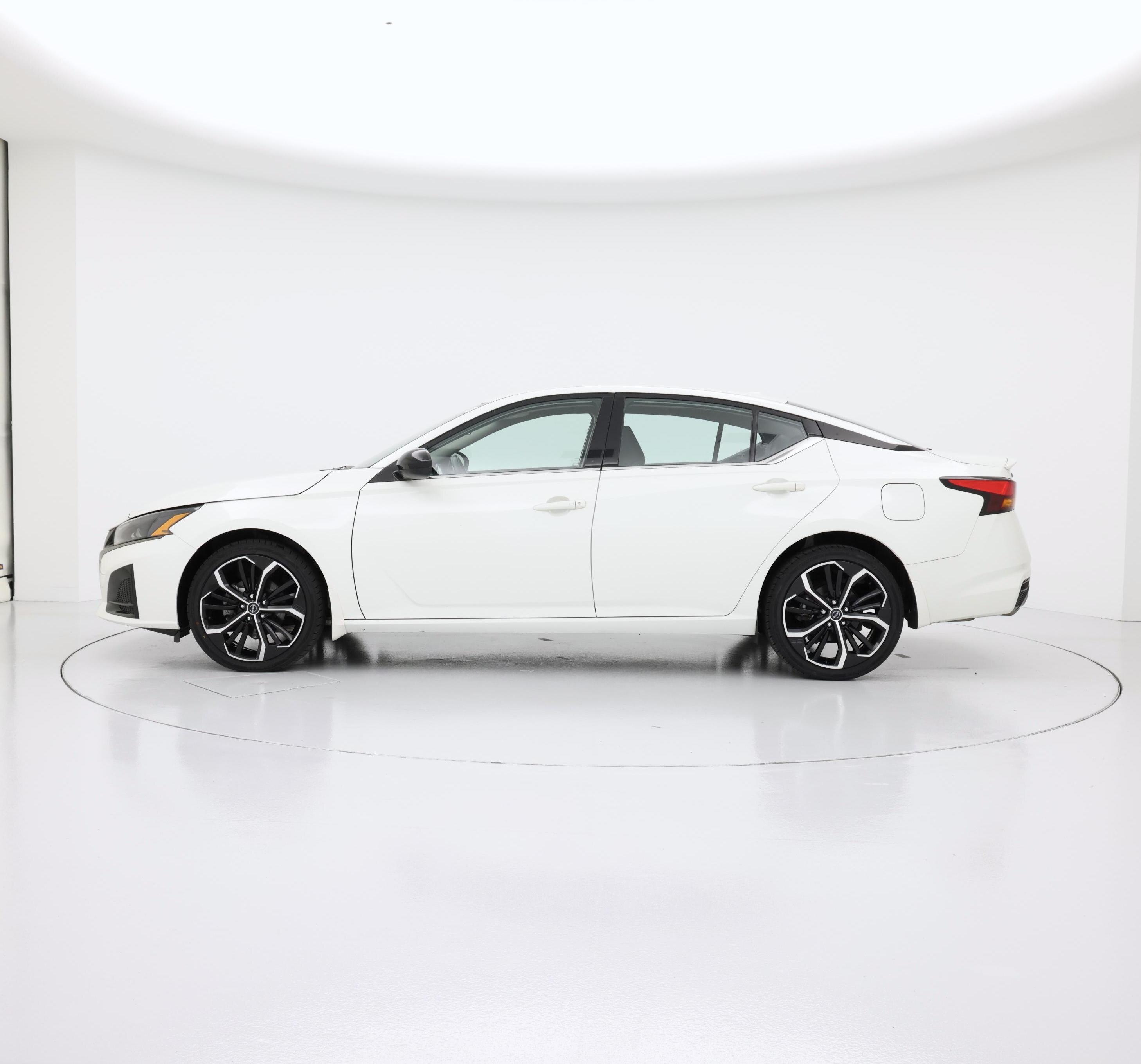 Thumbnail: 2023 Nissan Altima - 3