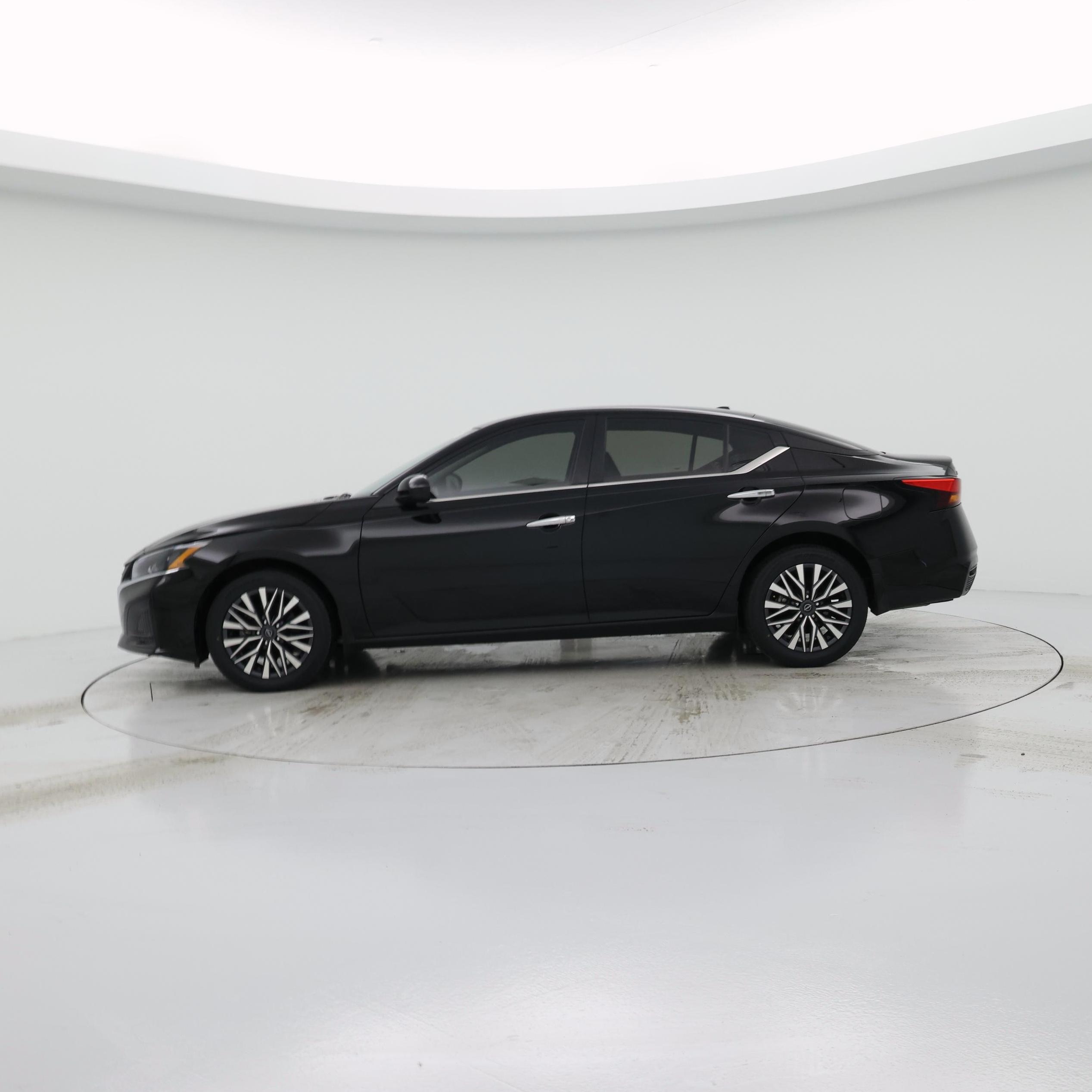 Thumbnail: 2023 Nissan Altima - 3