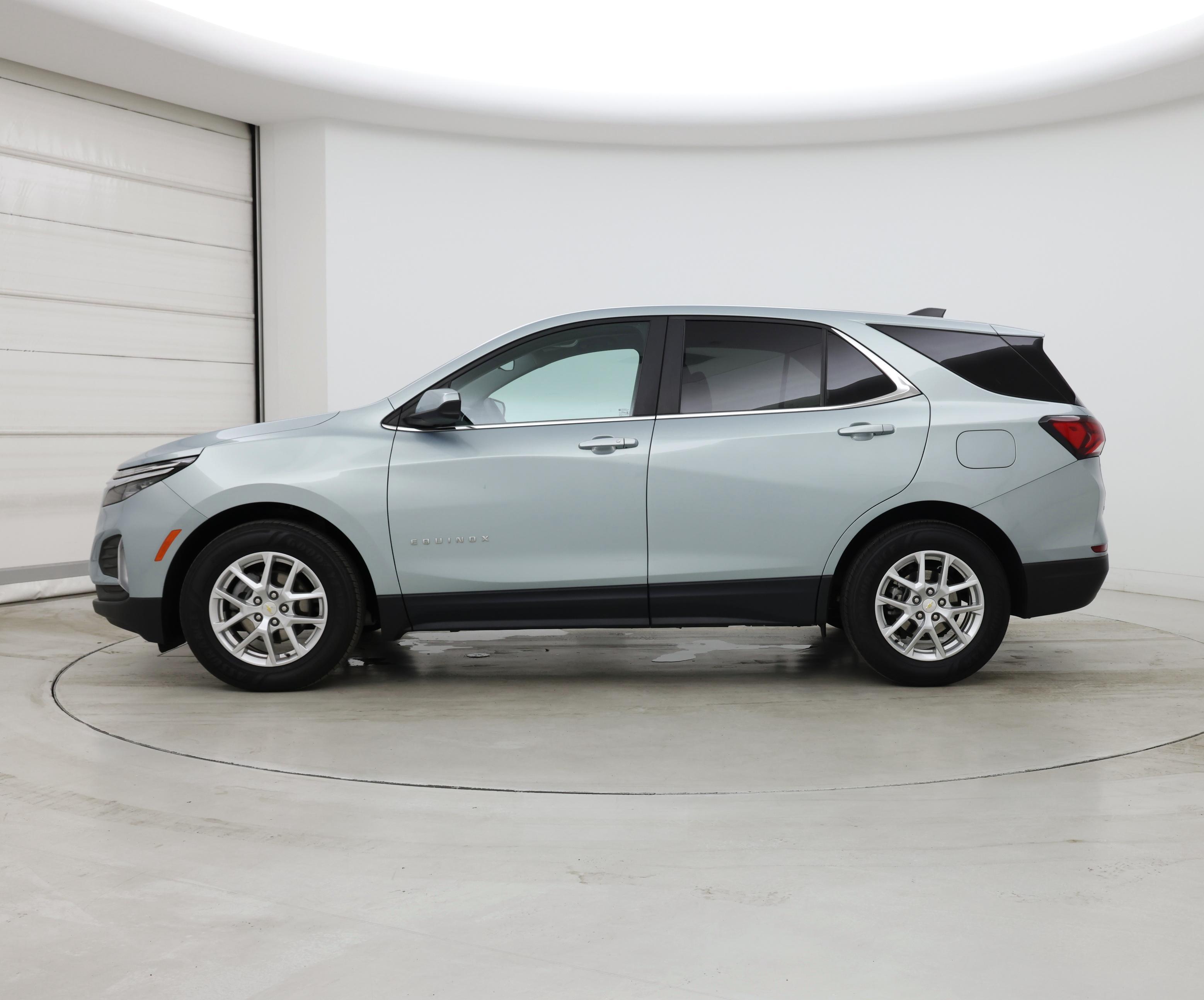 Thumbnail: 2022 Chevrolet Equinox - 3