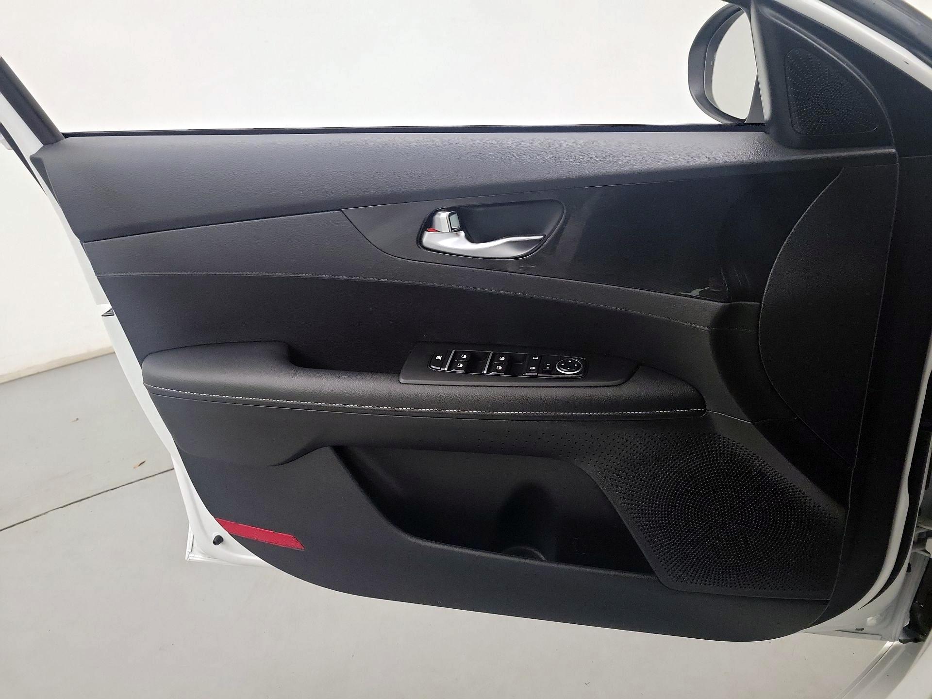 Thumbnail: 2022 Kia Forte - 12
