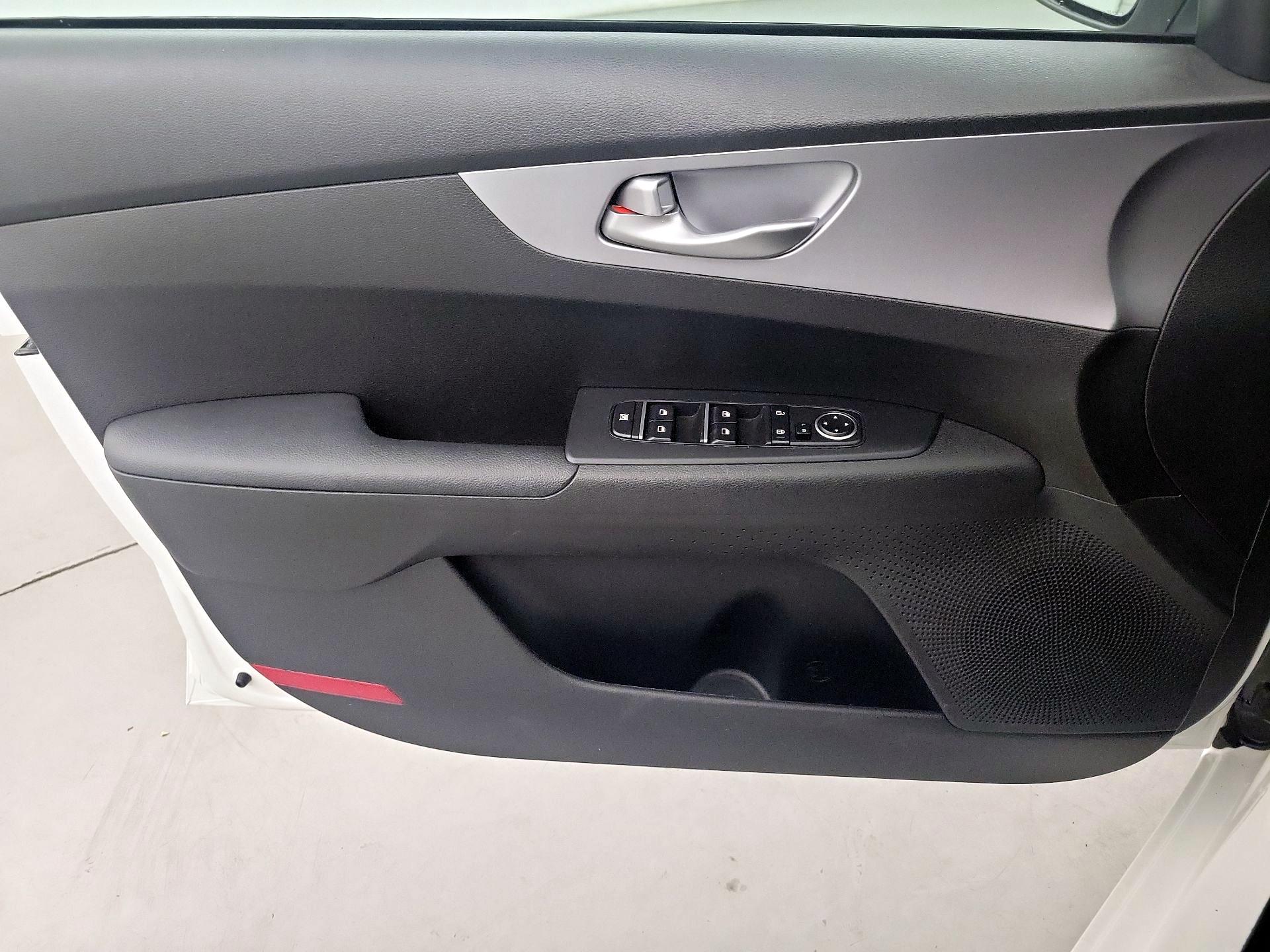 Thumbnail: 2023 Kia Forte - 12