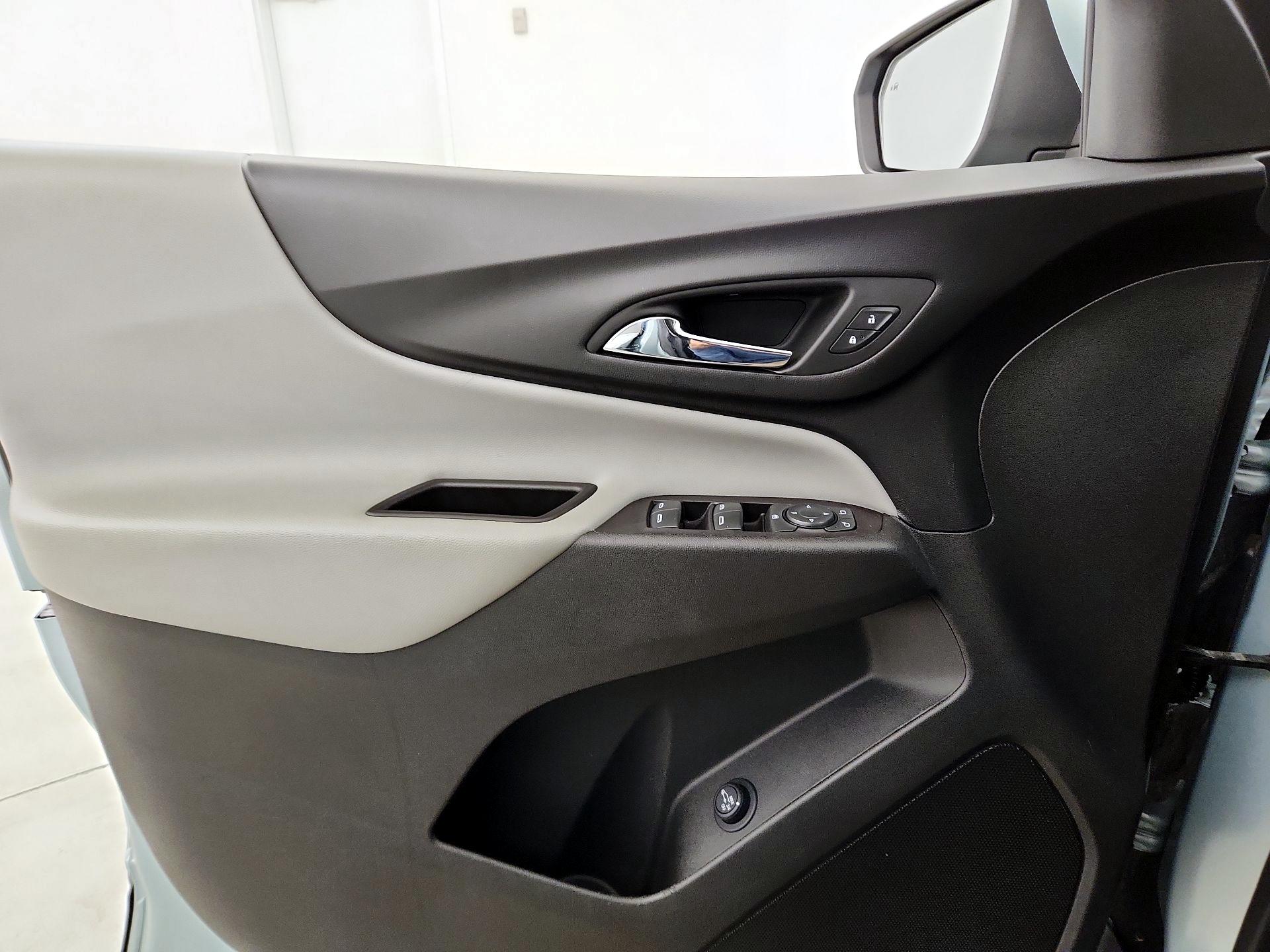 Thumbnail: 2022 Chevrolet Equinox - 10