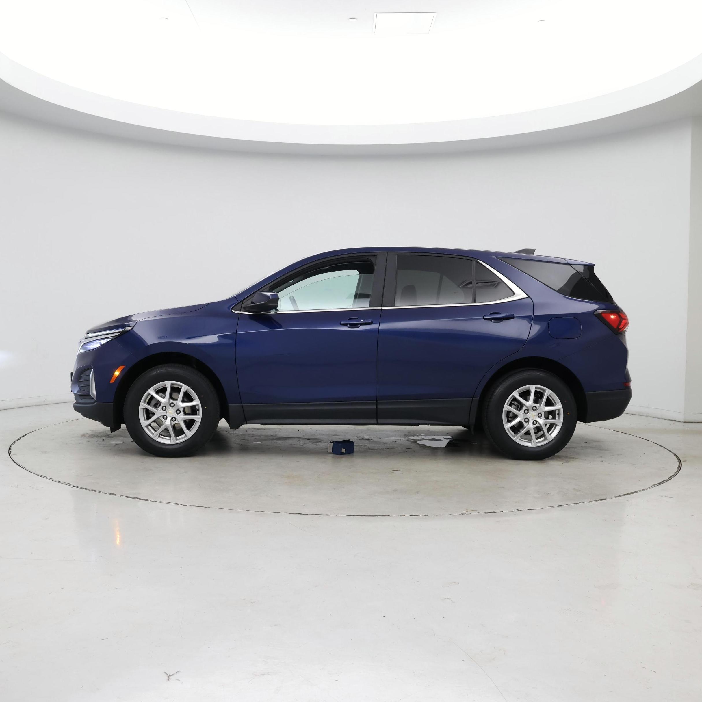 Thumbnail: 2023 Chevrolet Equinox - 3