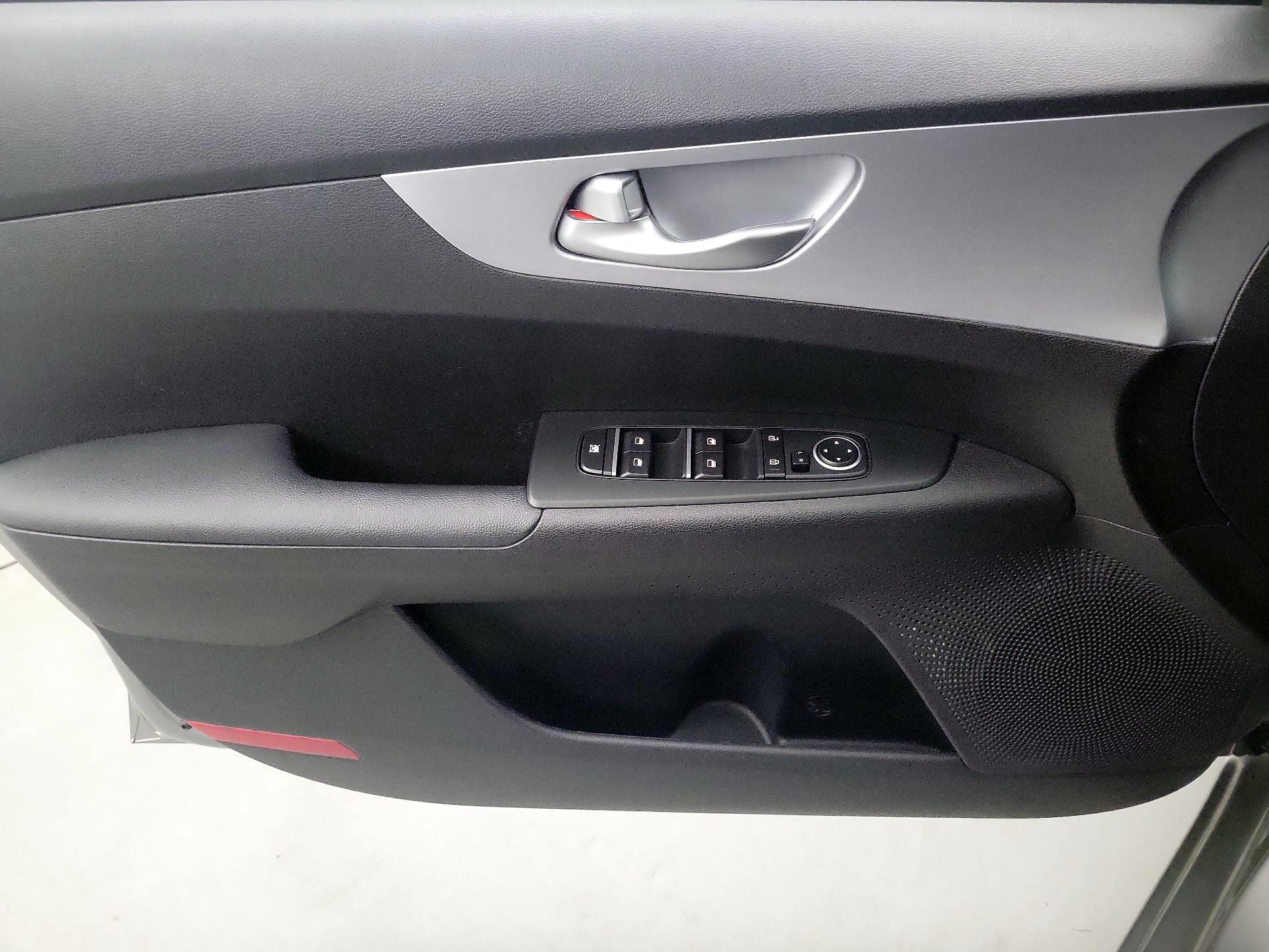 Thumbnail: 2023 Kia Forte - 12