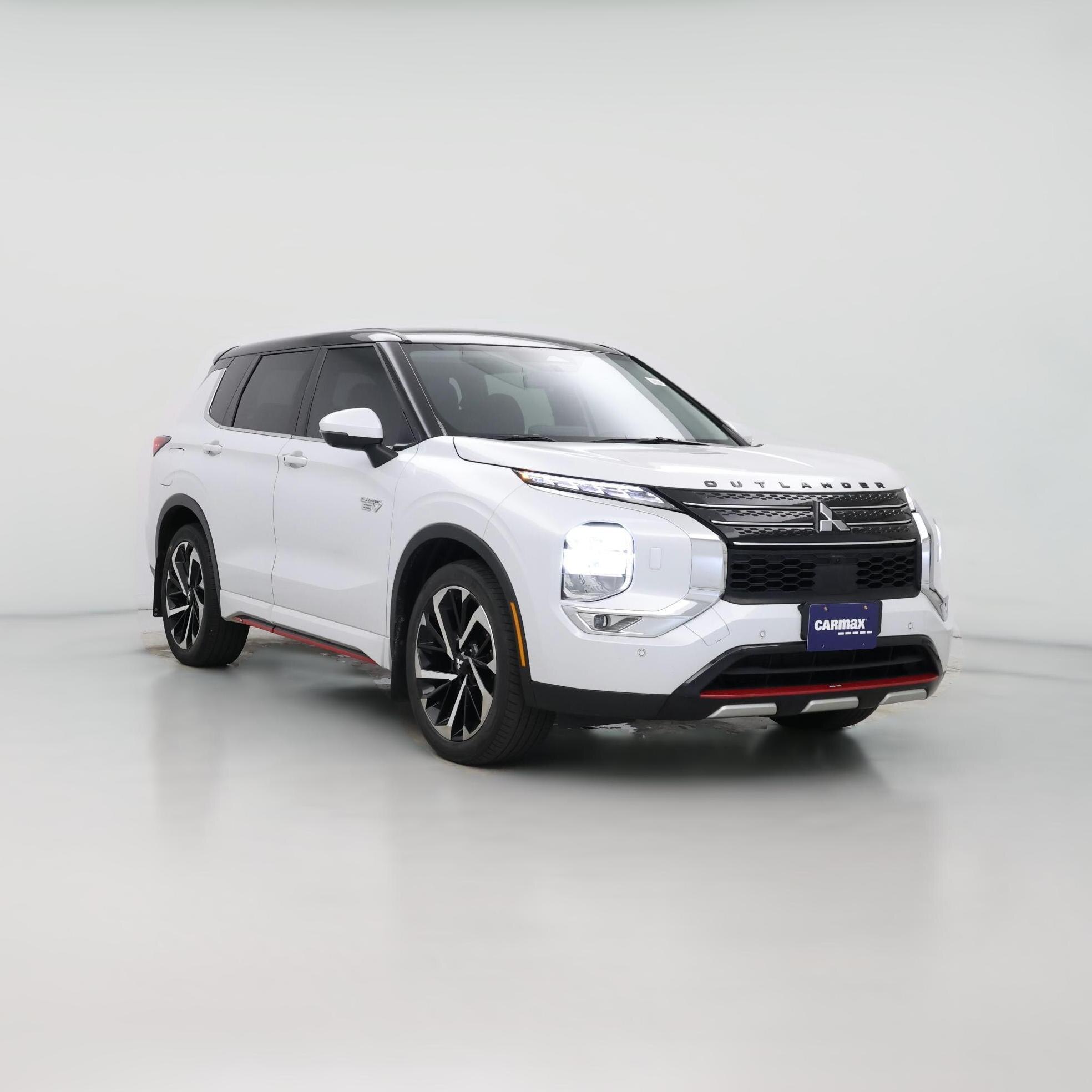 Thumbnail: 2023 Mitsubishi Outlander - 1