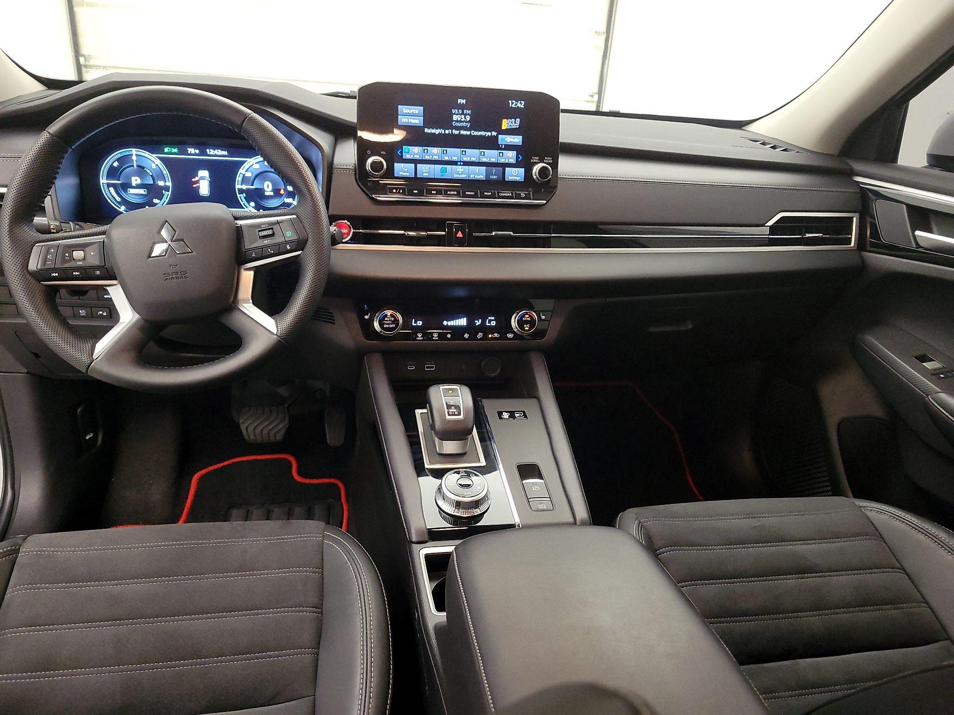 Thumbnail: 2023 Mitsubishi Outlander - 9