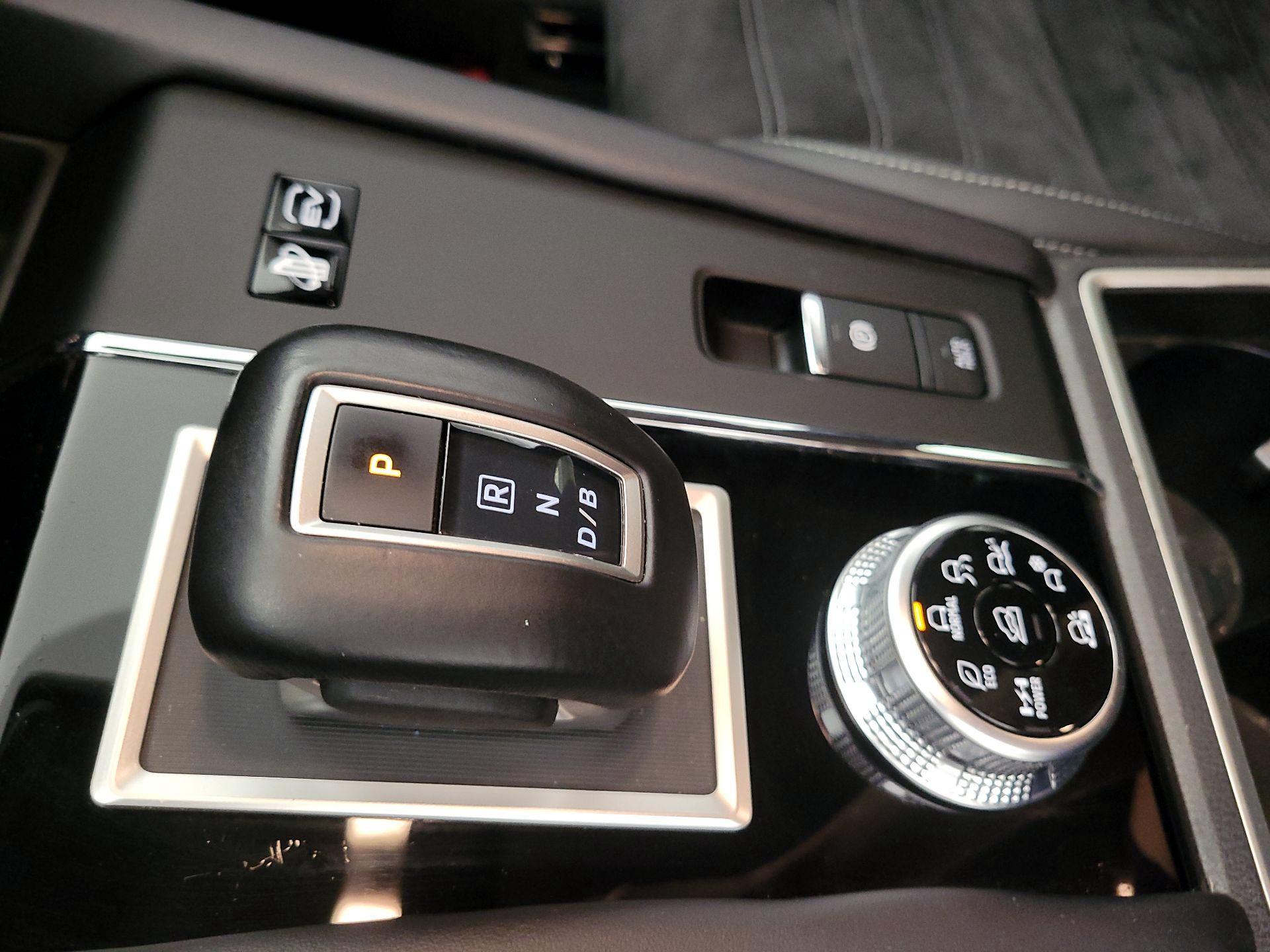 Thumbnail: 2023 Mitsubishi Outlander - 17