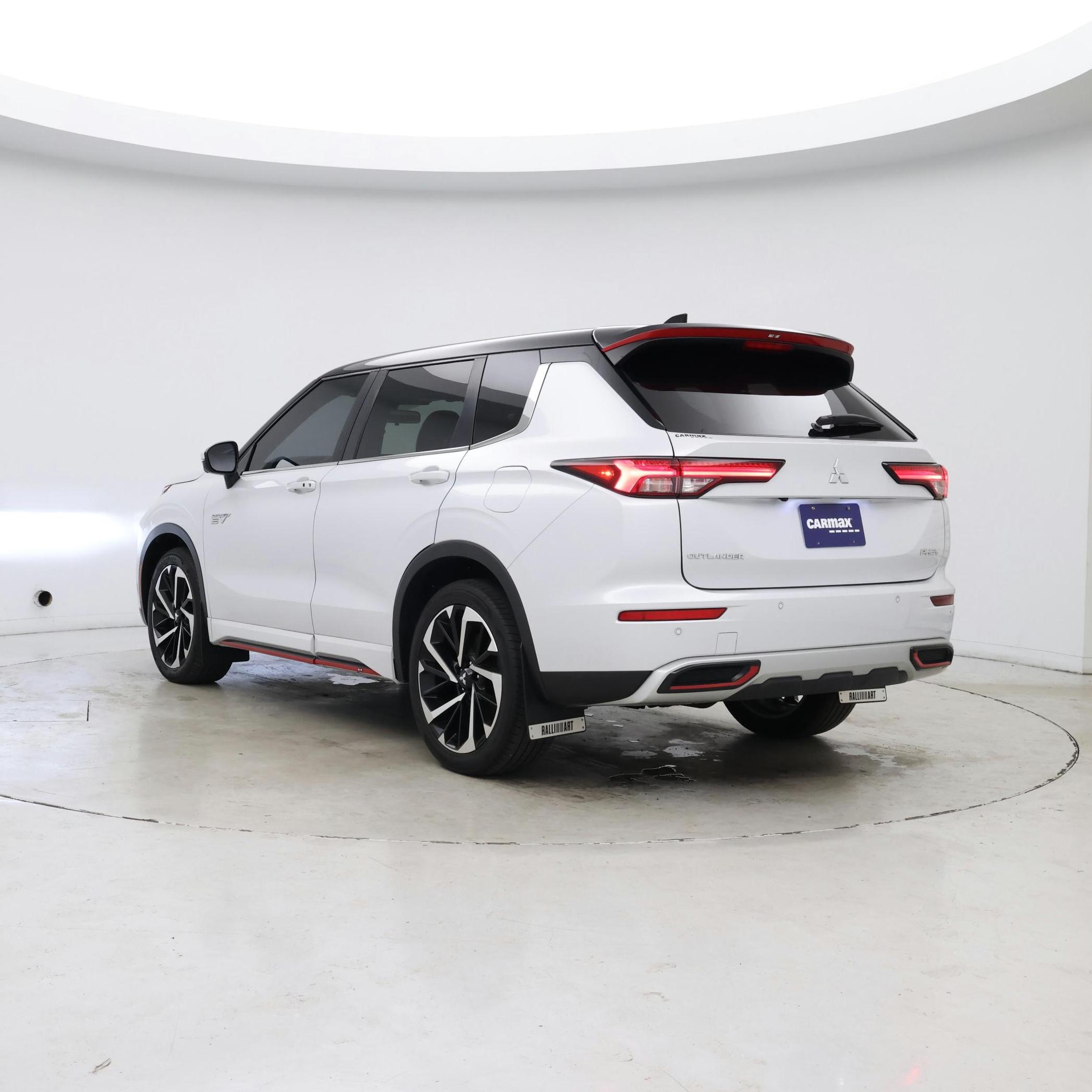Thumbnail: 2023 Mitsubishi Outlander - 2