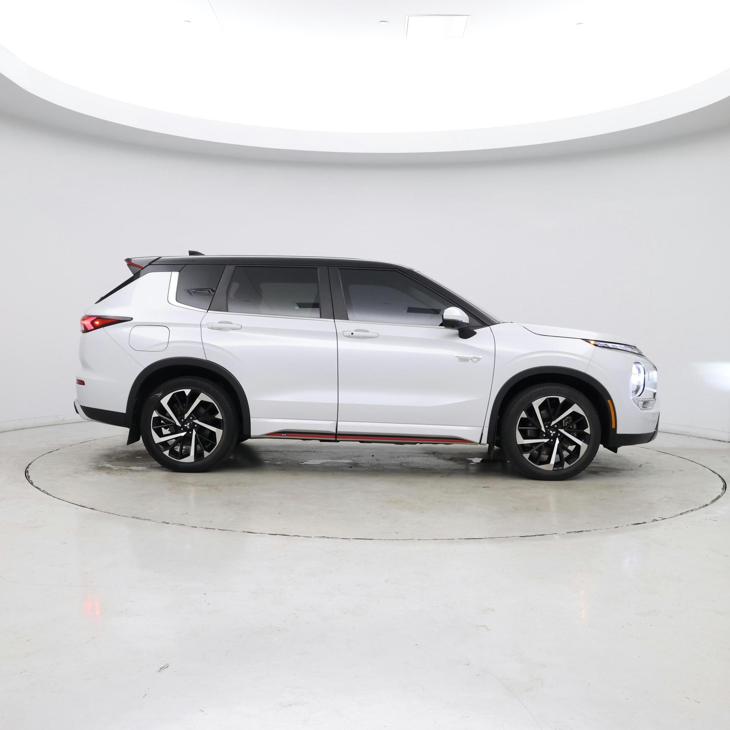 Thumbnail: 2023 Mitsubishi Outlander - 7