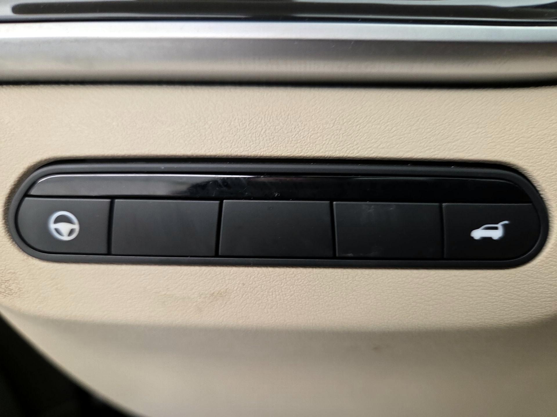 Thumbnail: 2023 INFINITI QX60 - 13