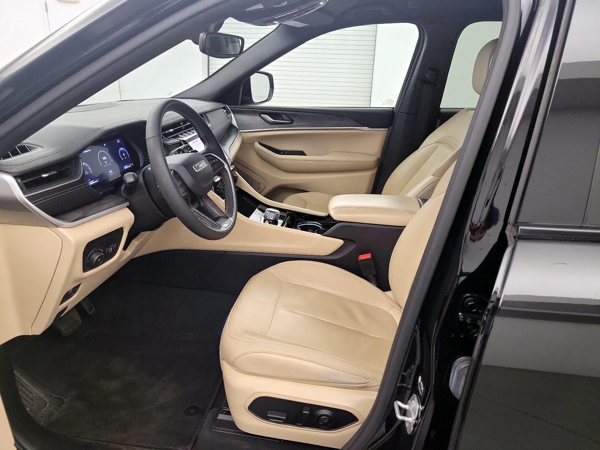 Thumbnail: 2023 Jeep Grand Cherokee - 9