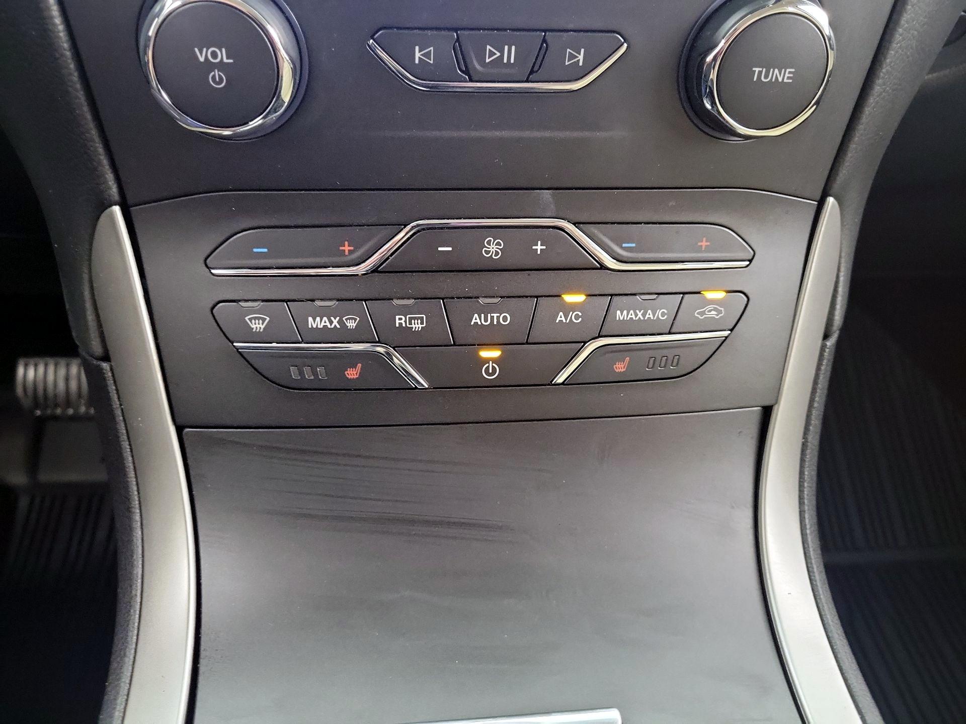 Thumbnail: 2020 Ford Edge - 17