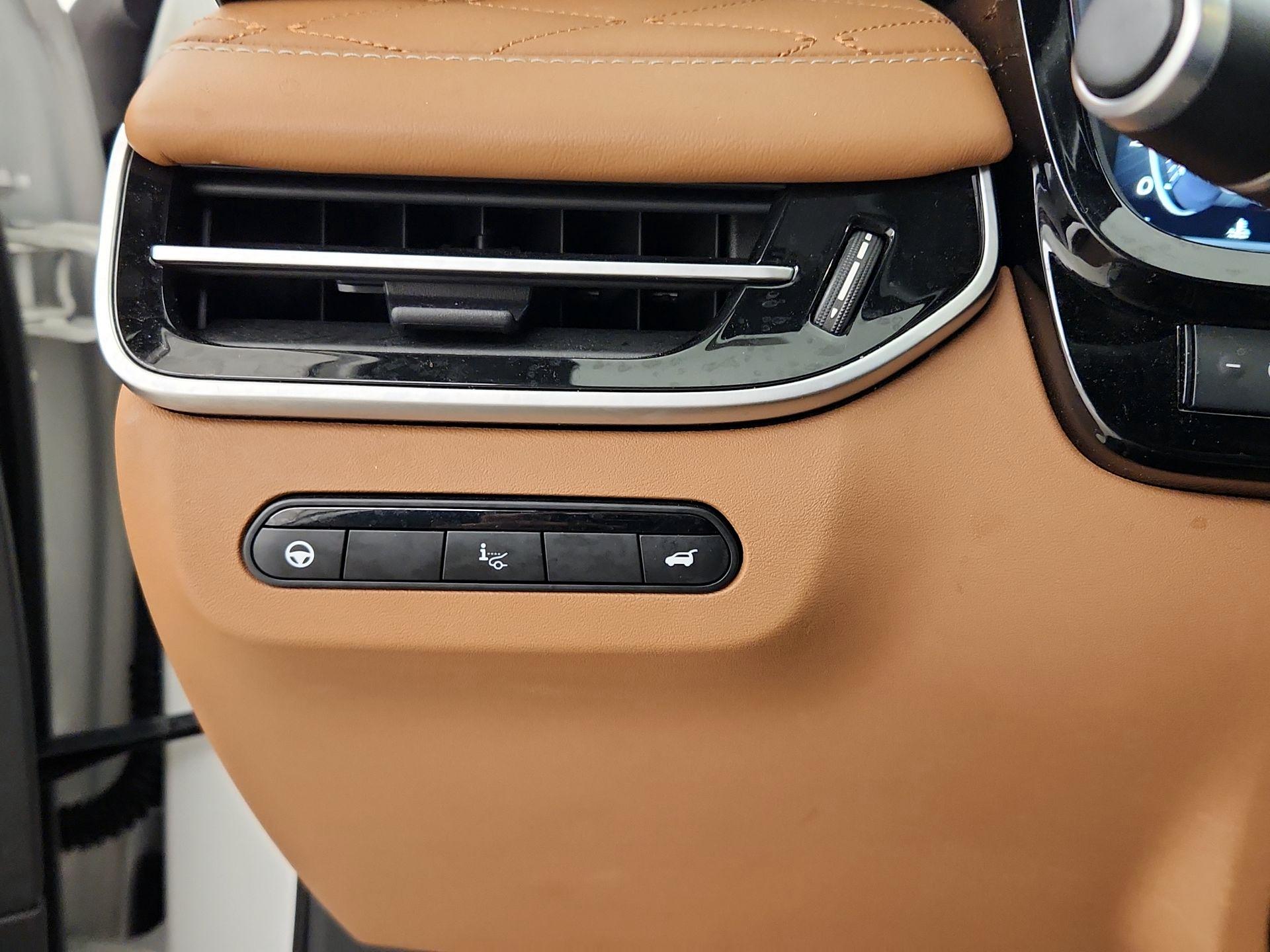 Thumbnail: 2023 INFINITI QX60 - 13