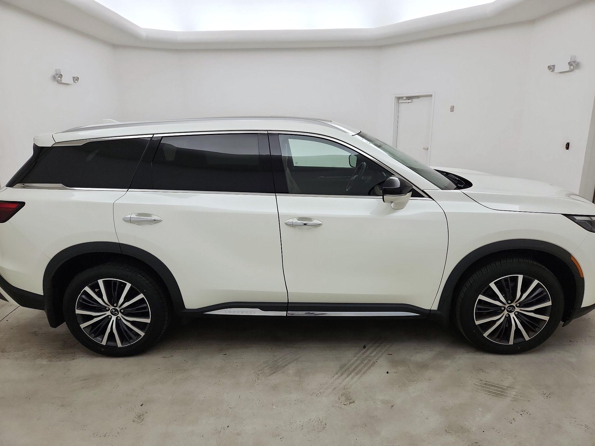 Thumbnail: 2023 INFINITI QX60 - 4