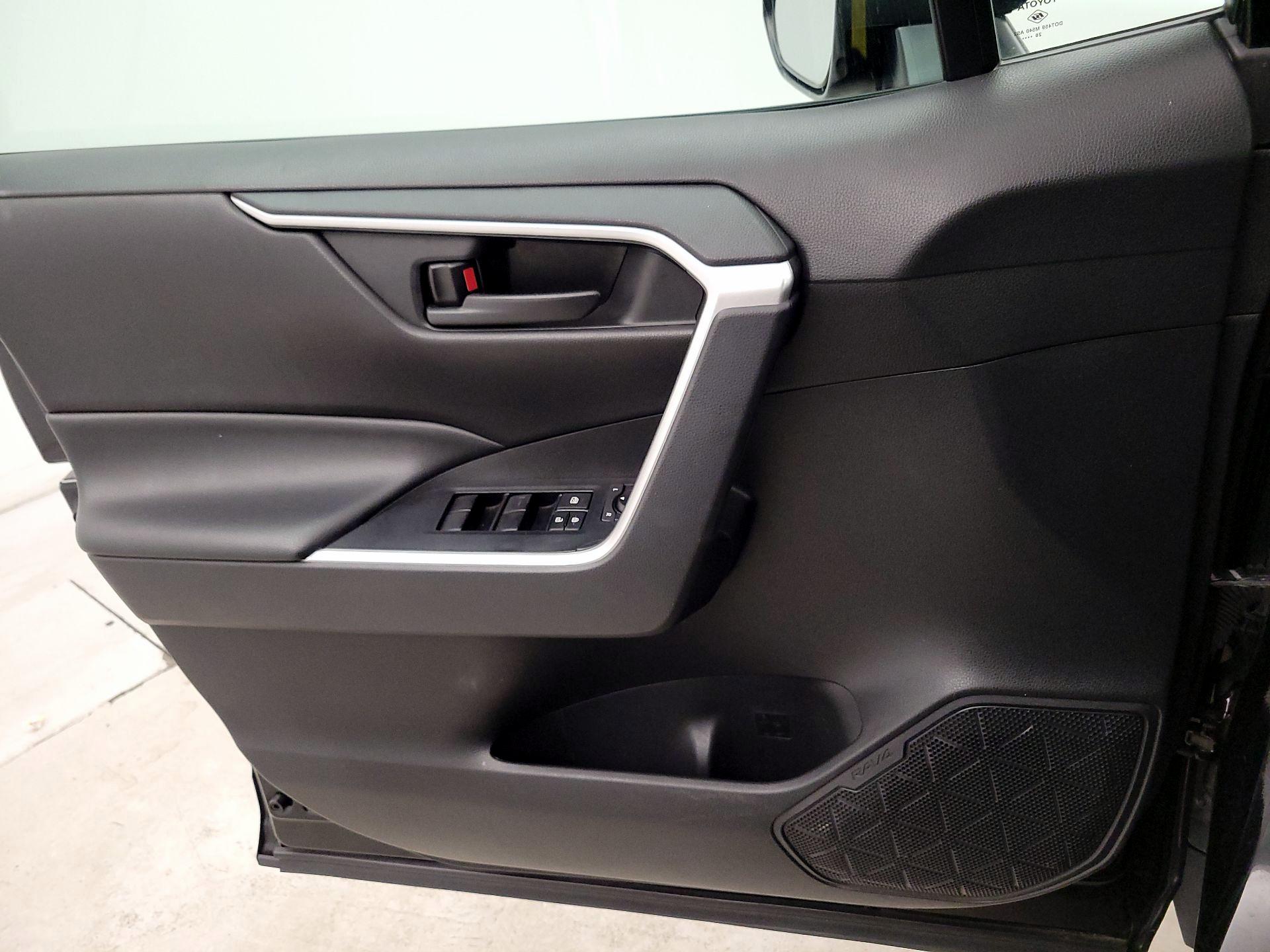 Thumbnail: 2021 Toyota RAV4 - 12