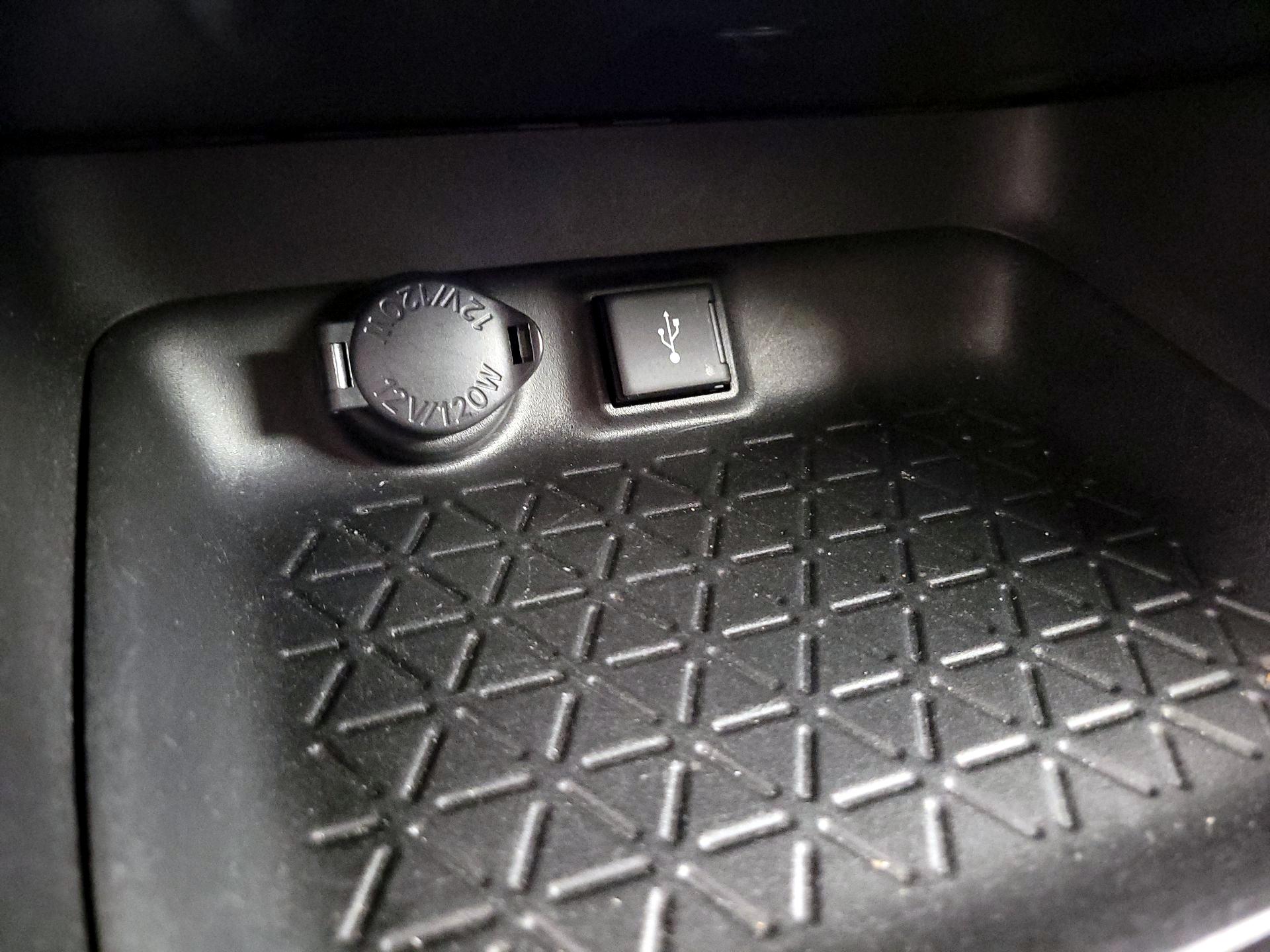 Thumbnail: 2021 Toyota RAV4 - 18