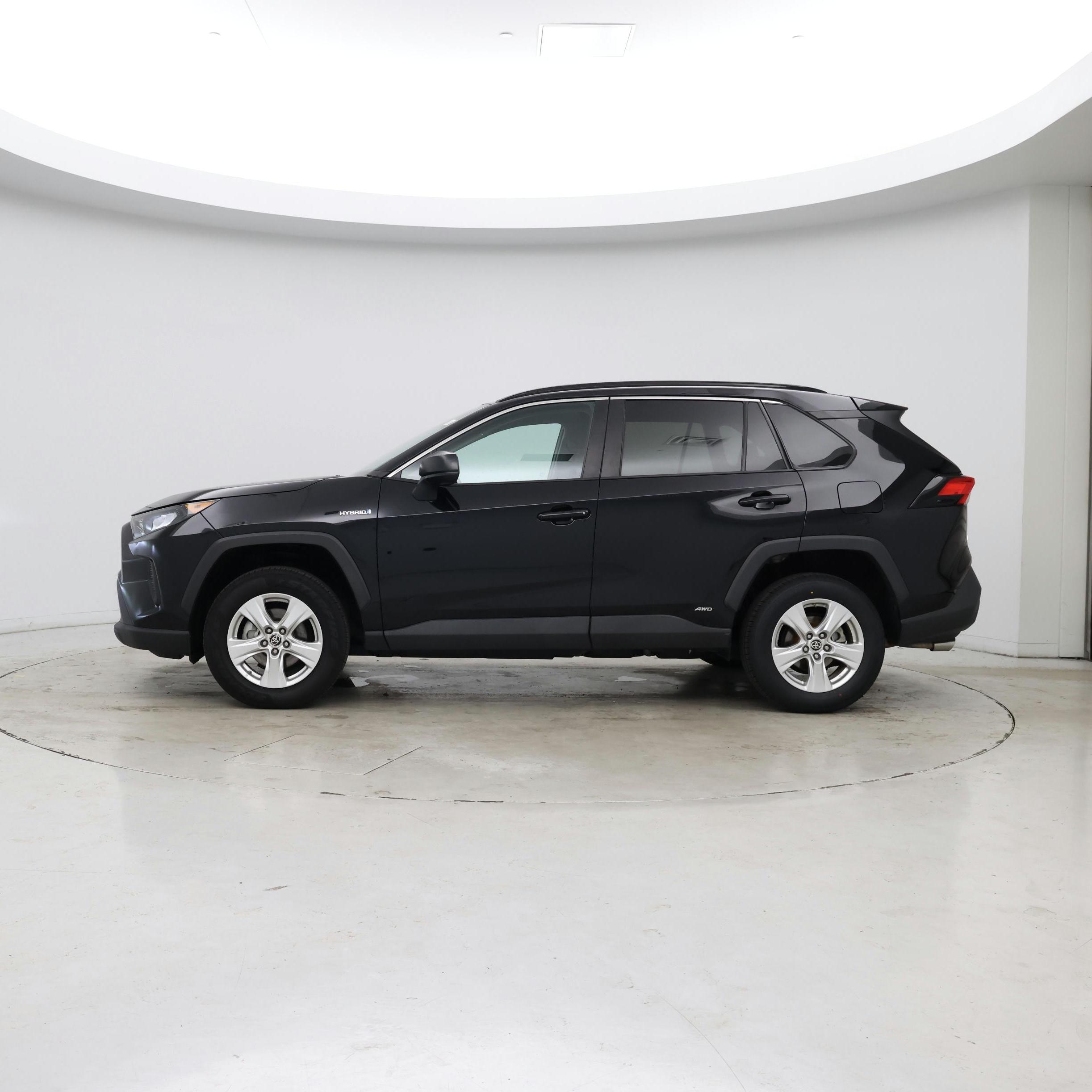 Thumbnail: 2021 Toyota RAV4 - 3