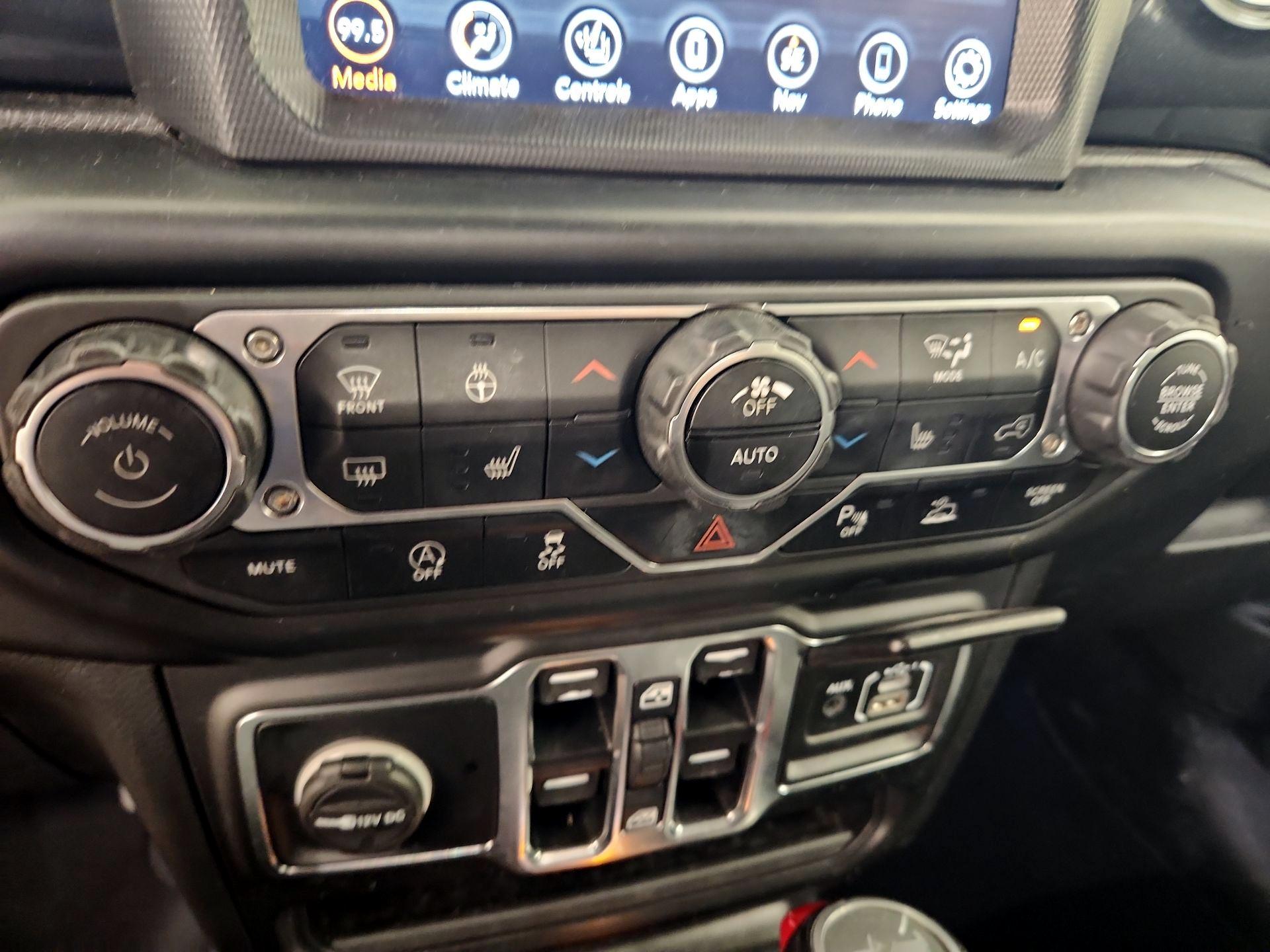 Thumbnail: 2022 Jeep Wrangler - 17
