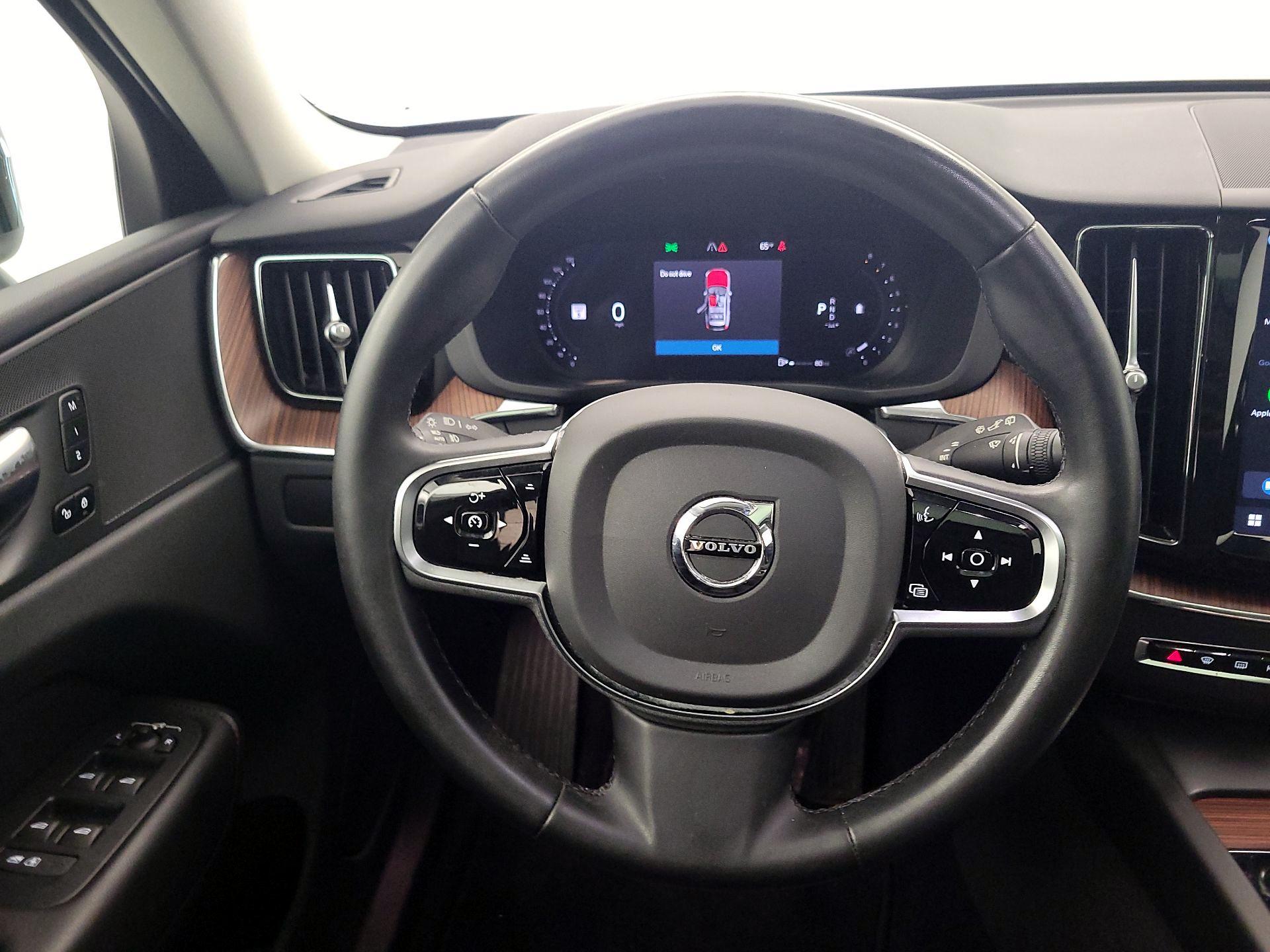 Thumbnail: 2023 Volvo XC60 - 10
