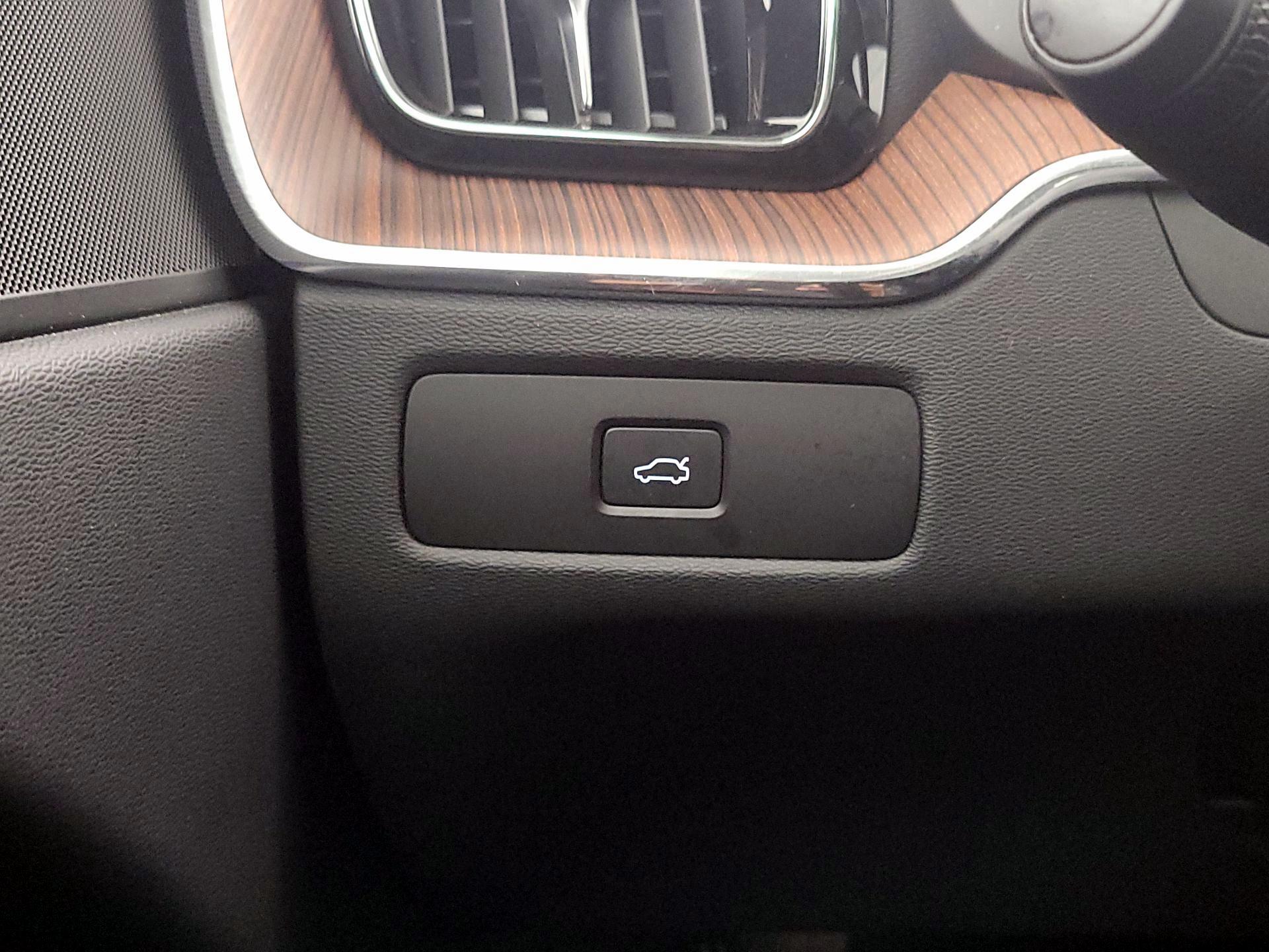 Thumbnail: 2023 Volvo XC60 - 13