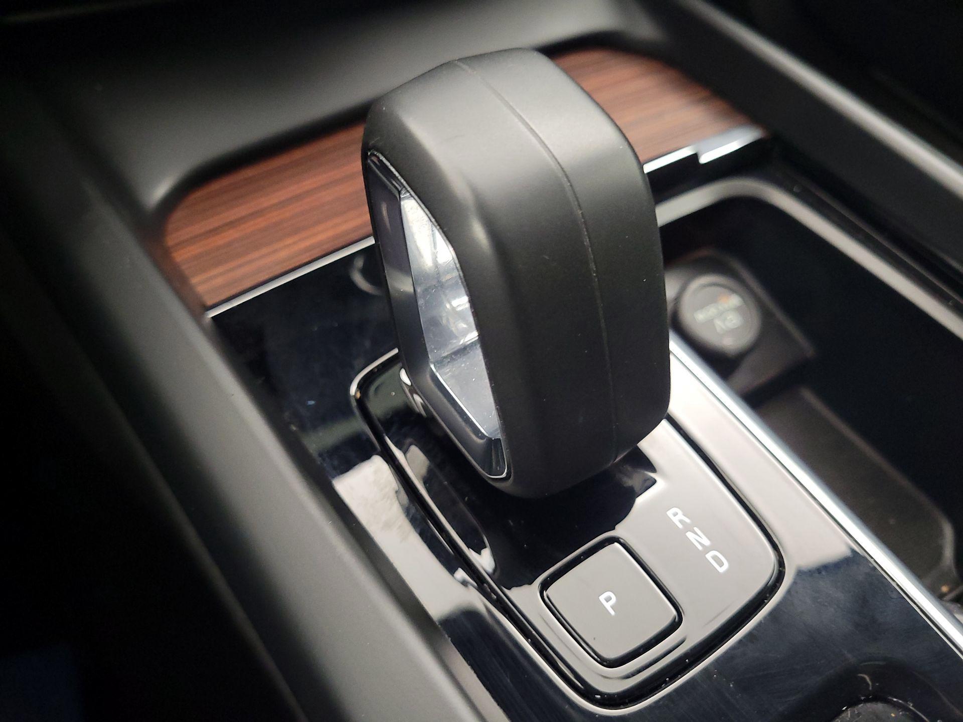 Thumbnail: 2023 Volvo XC60 - 17
