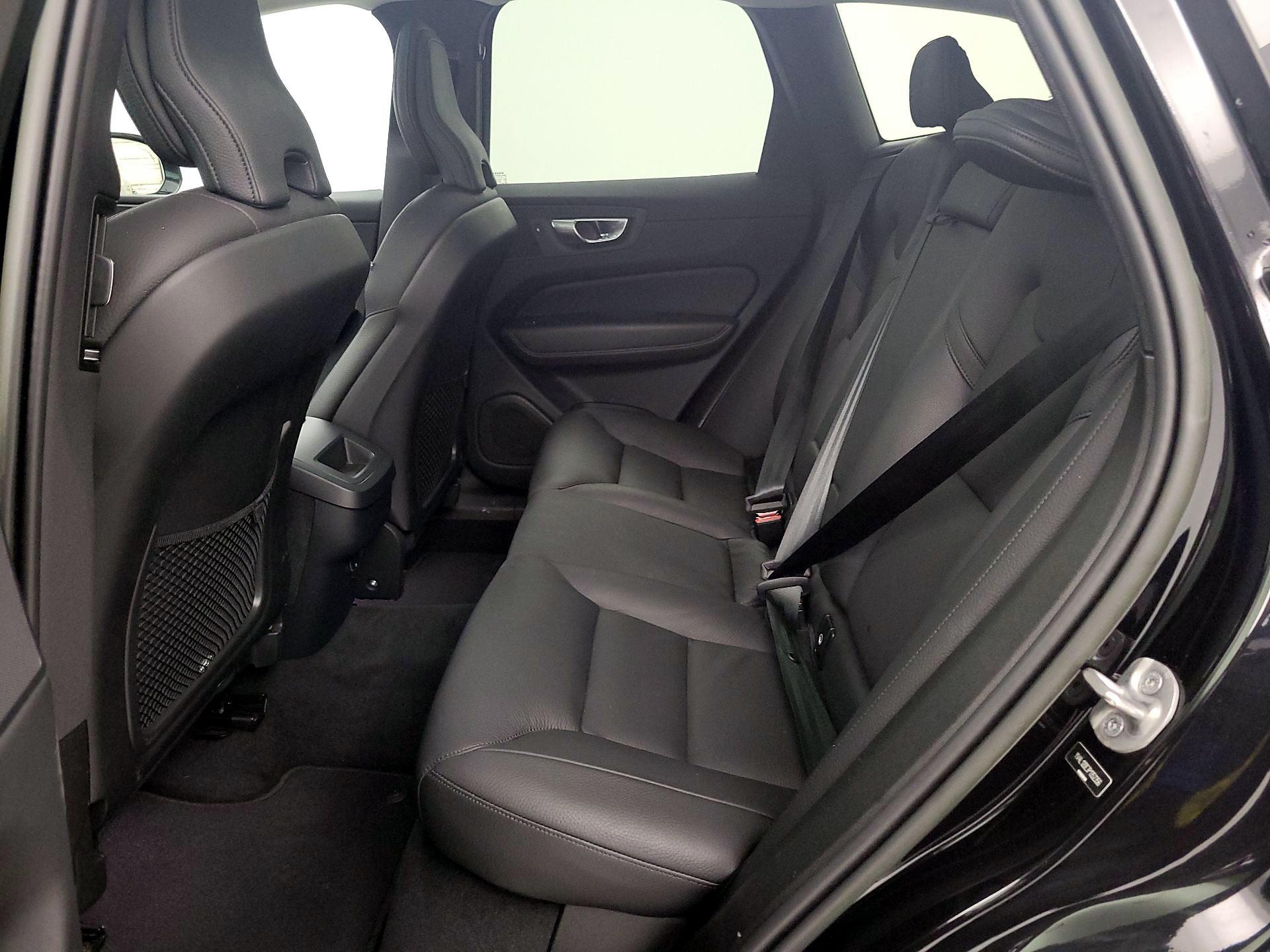 Thumbnail: 2023 Volvo XC60 - 20