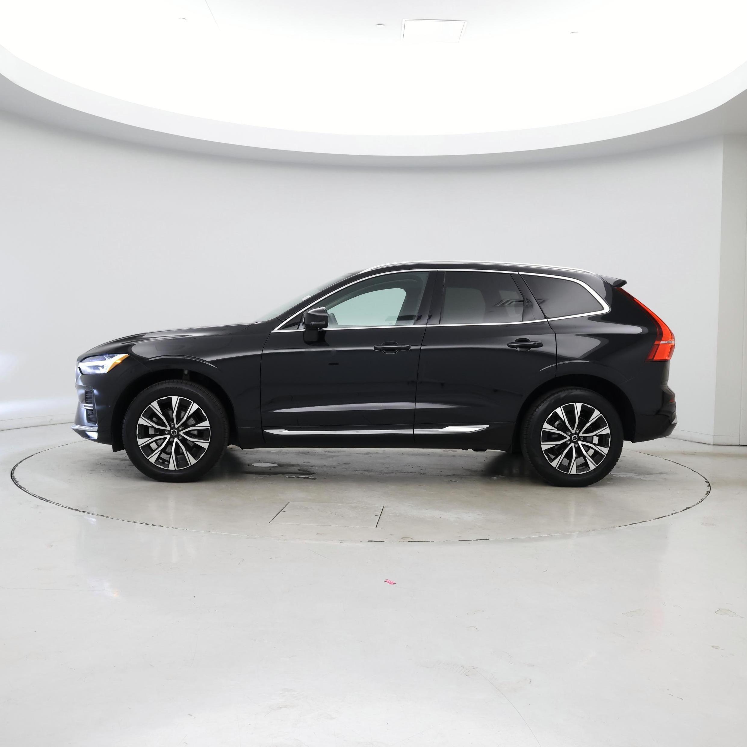 Thumbnail: 2023 Volvo XC60 - 3