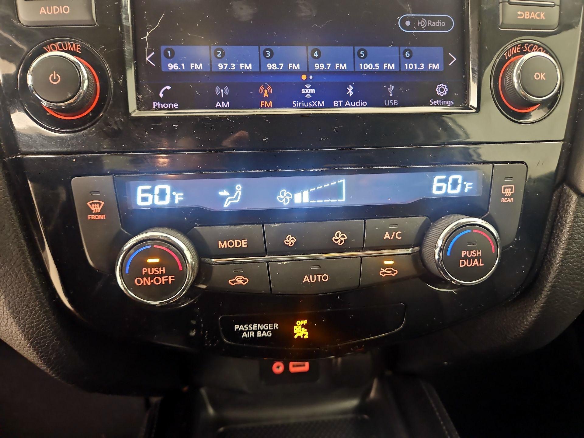 Thumbnail: 2018 Nissan Rogue - 16