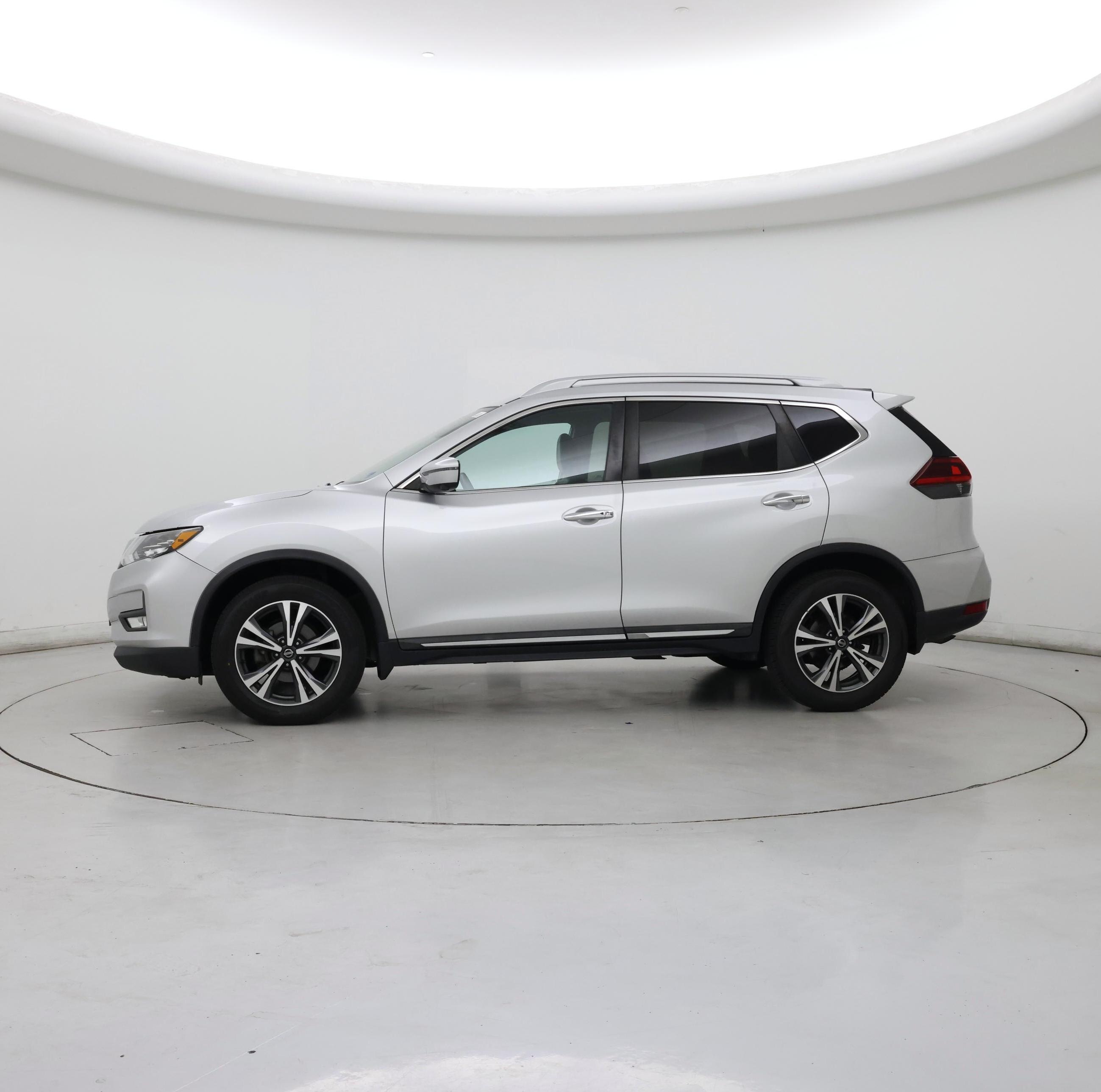Thumbnail: 2018 Nissan Rogue - 3