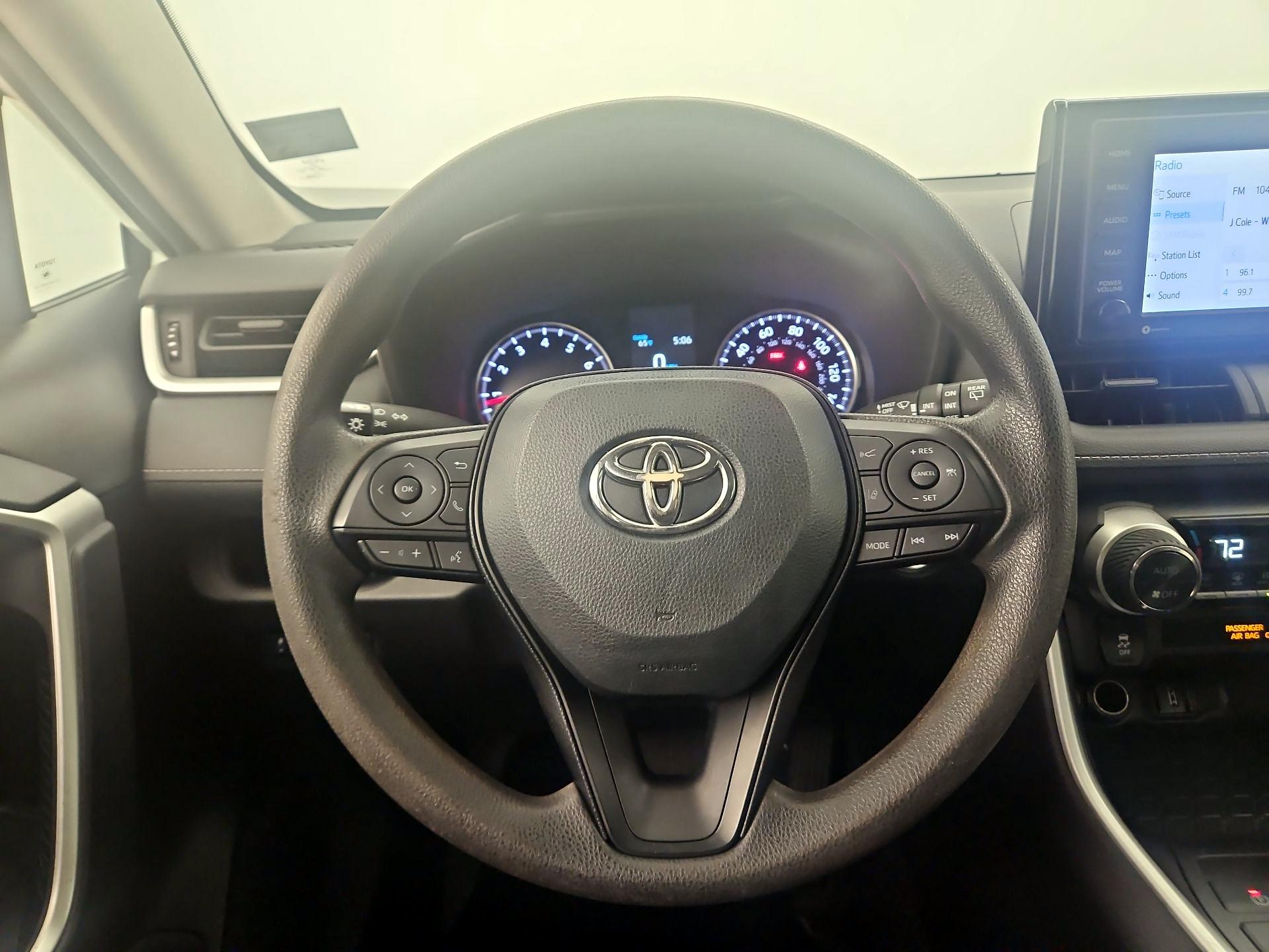Thumbnail: 2022 Toyota RAV4 - 10