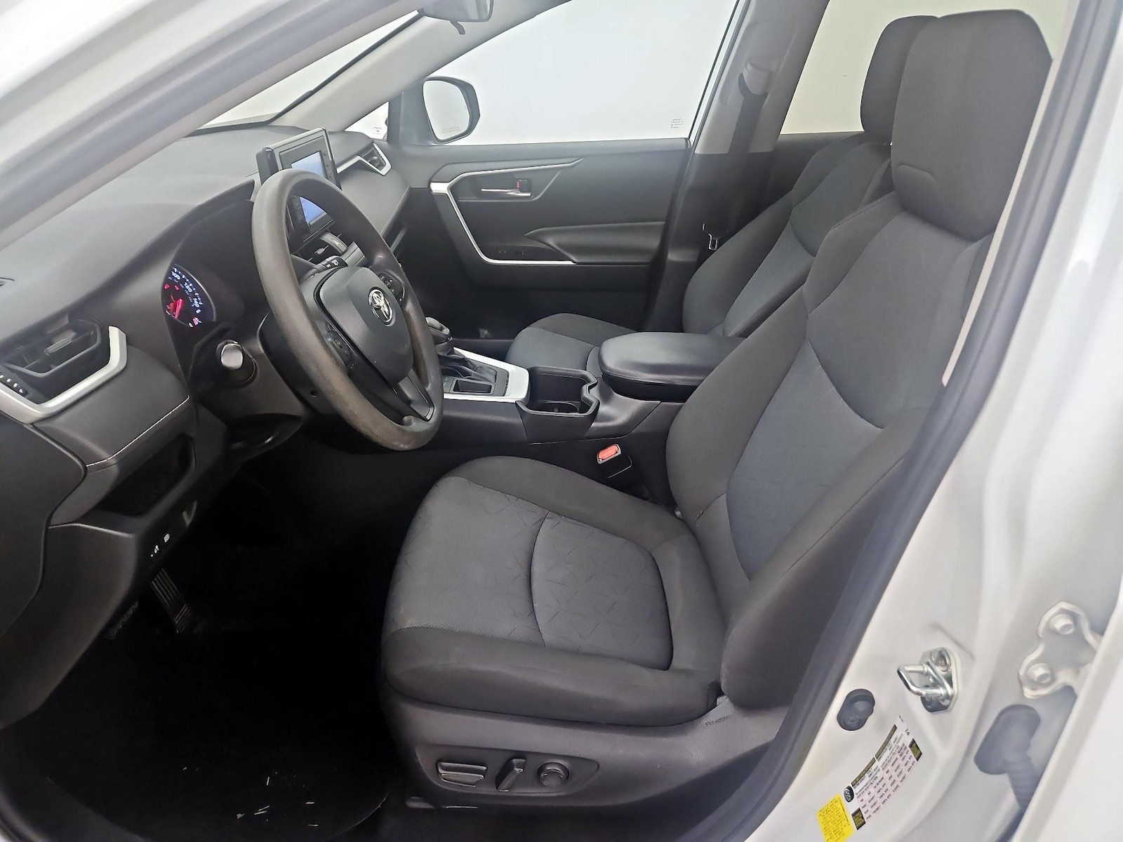 2022 Toyota RAV4 XLE - Photo 12