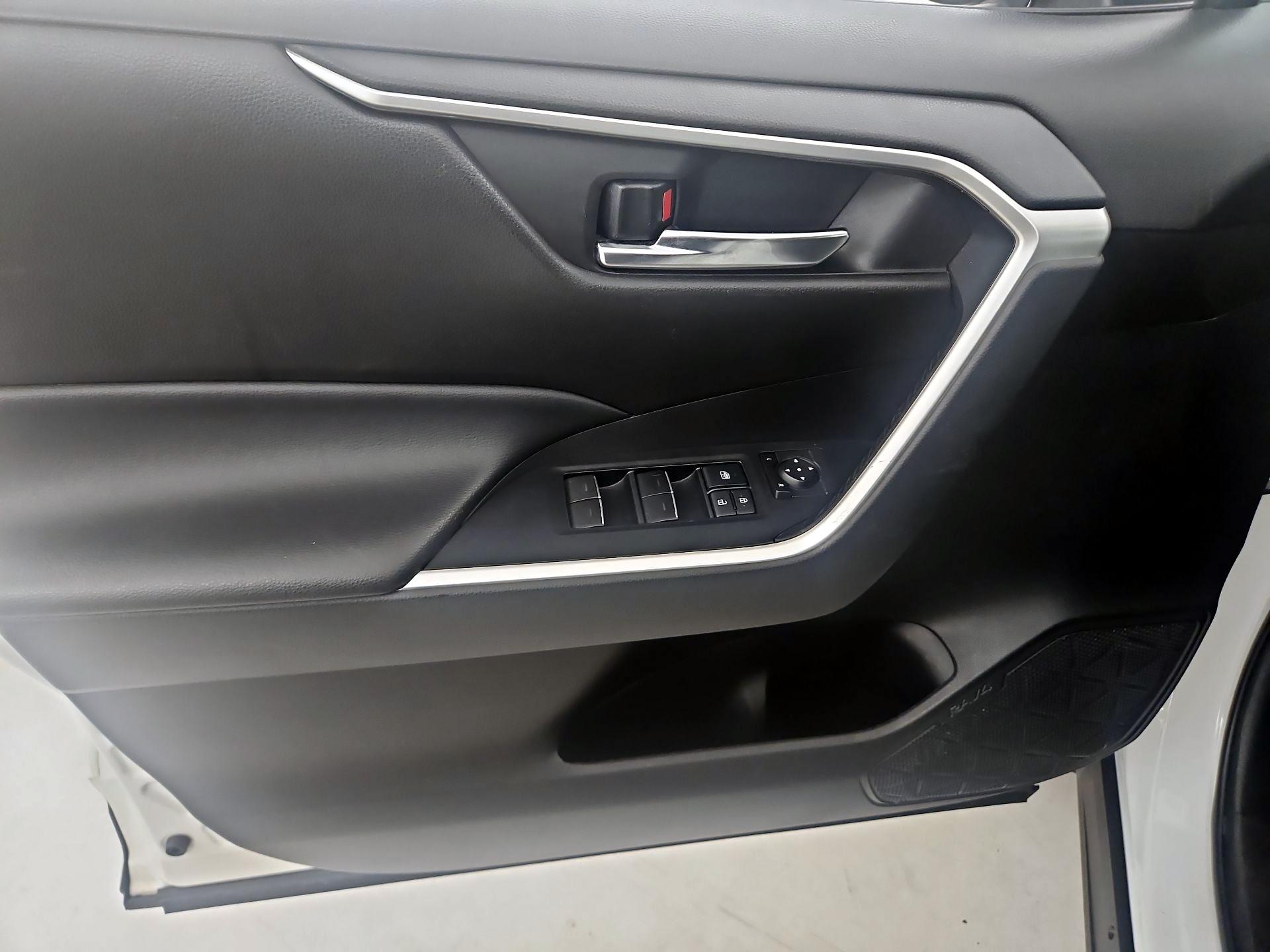 Thumbnail: 2022 Toyota RAV4 - 12