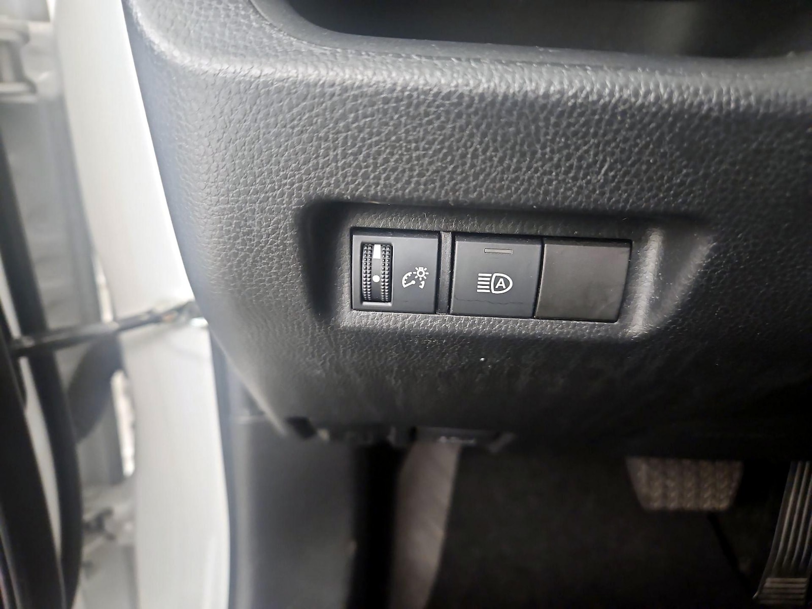 2022 Toyota RAV4 XLE - Photo 14