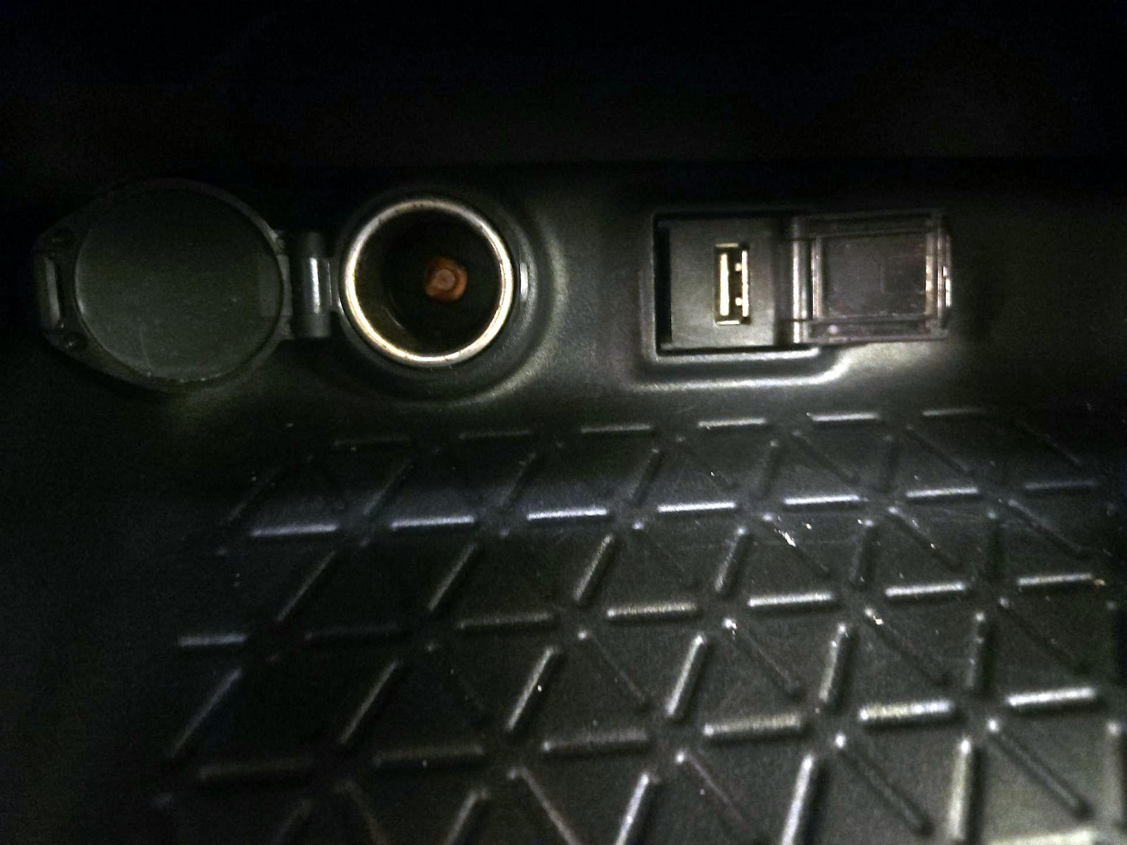 2022 Toyota RAV4 XLE - Photo 19
