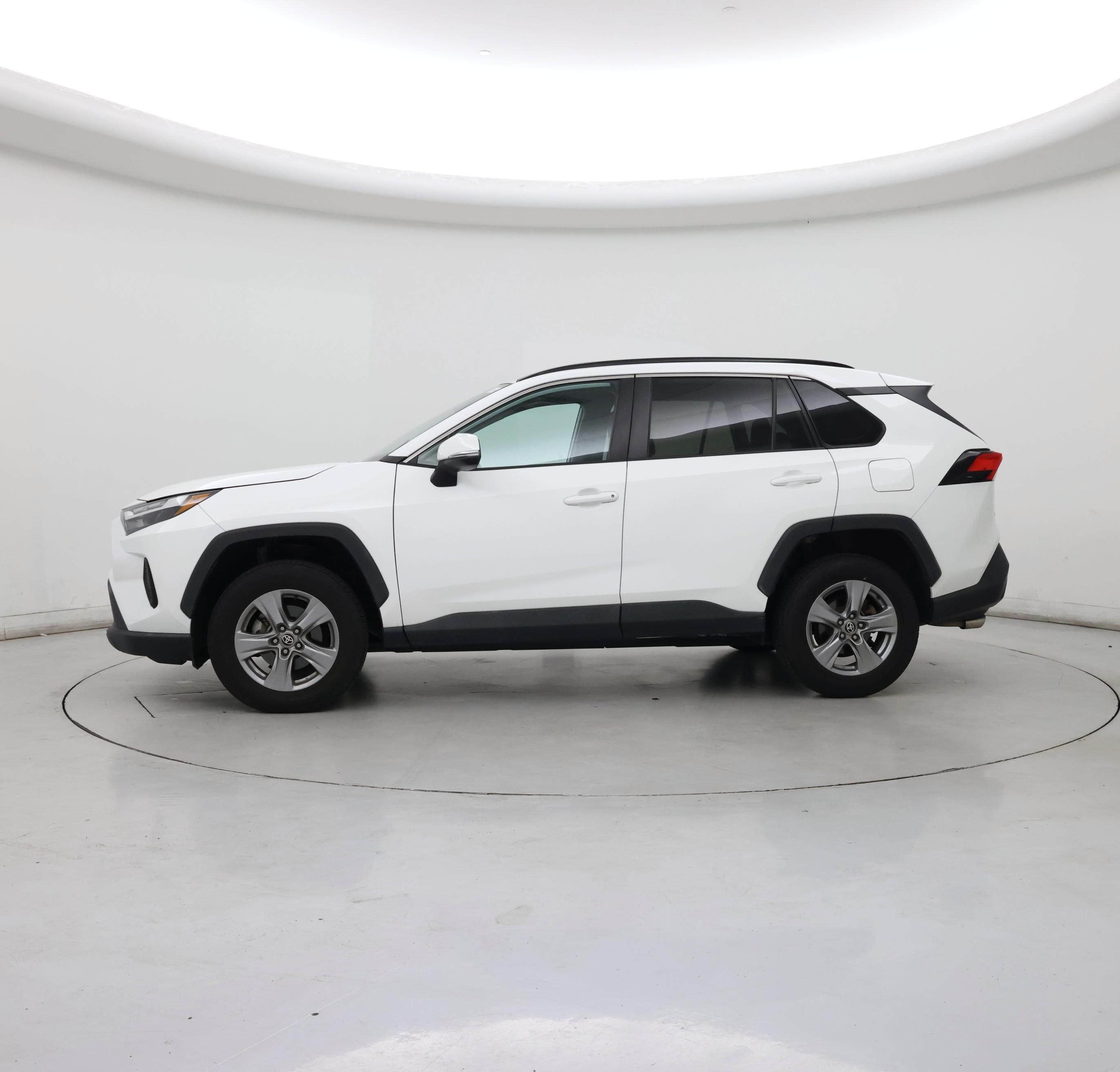 Thumbnail: 2022 Toyota RAV4 - 3