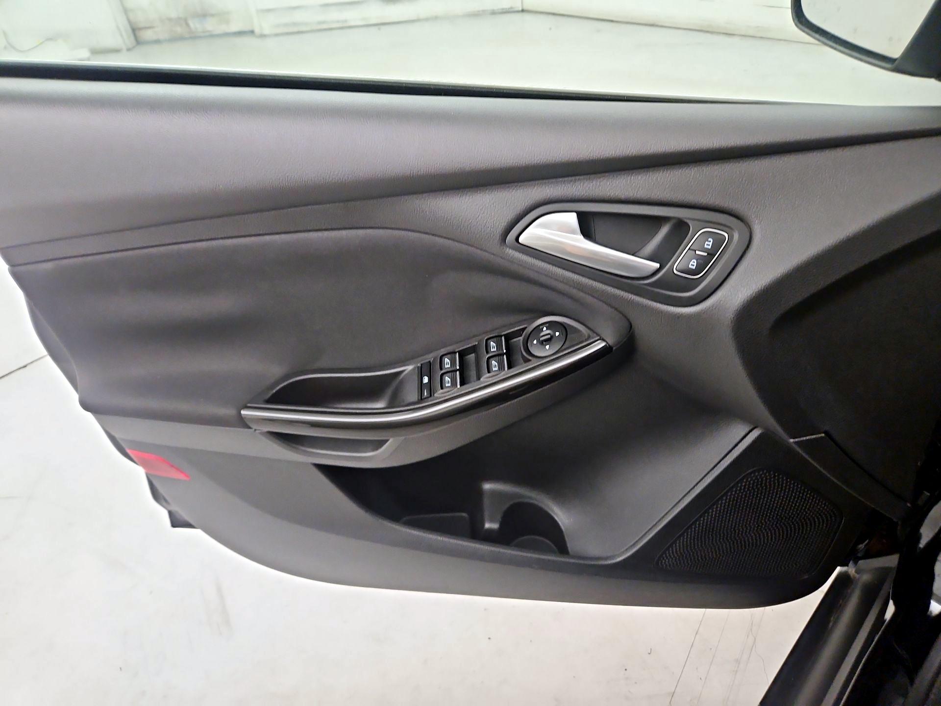 Thumbnail: 2018 Ford Focus - 12