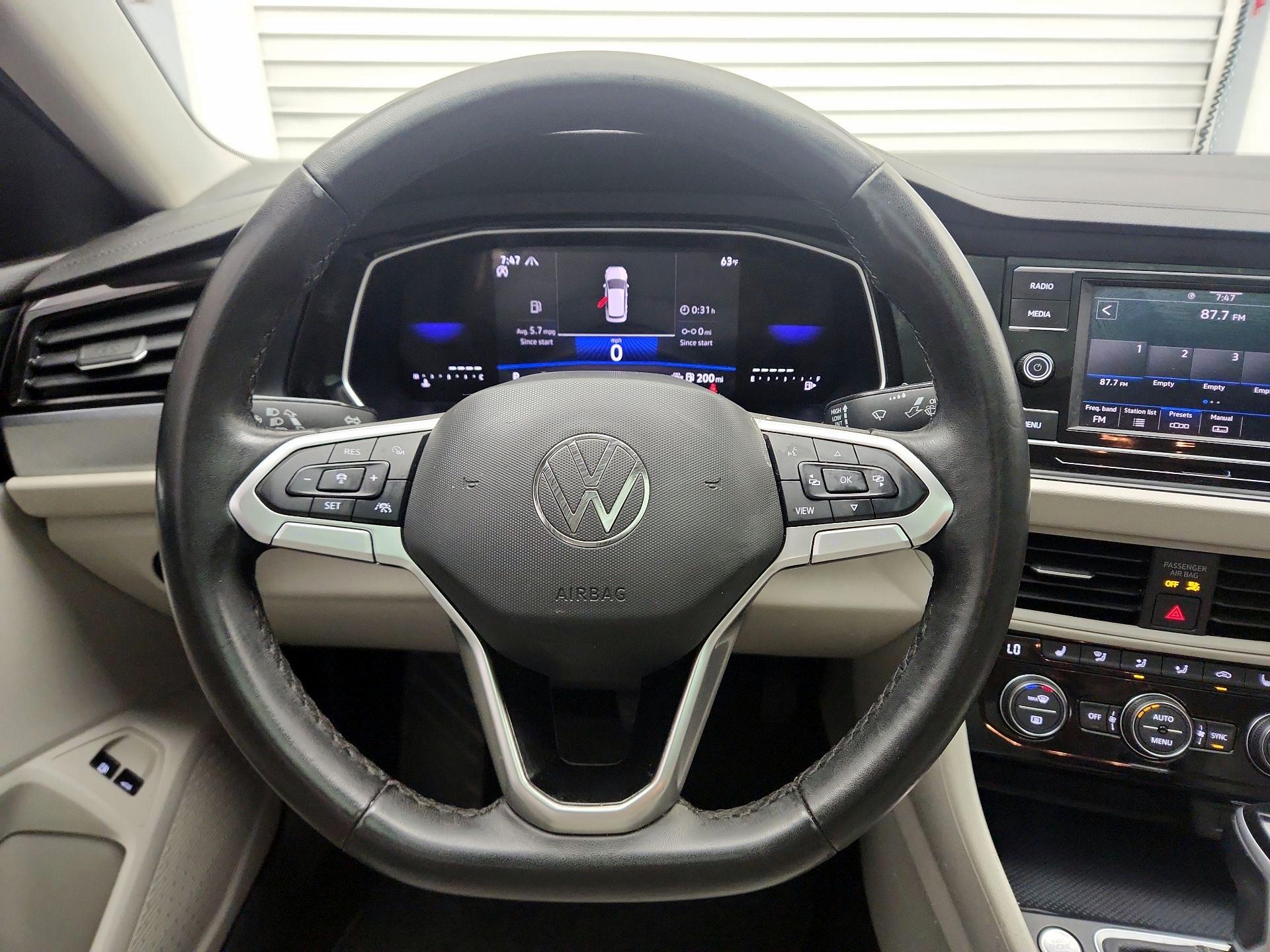 Thumbnail: 2024 Volkswagen Jetta - 10