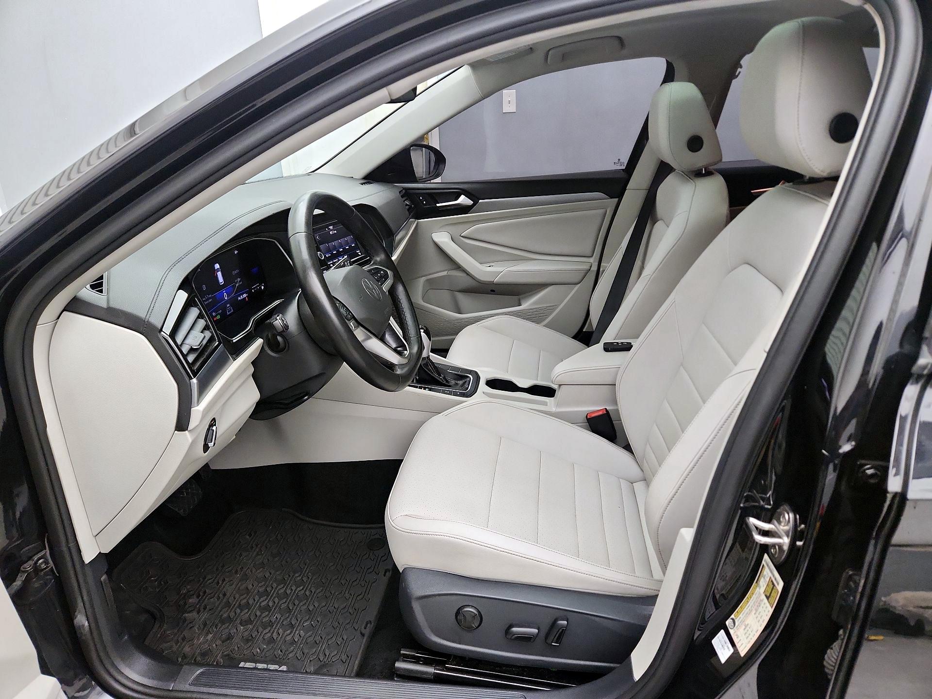 Thumbnail: 2024 Volkswagen Jetta - 11