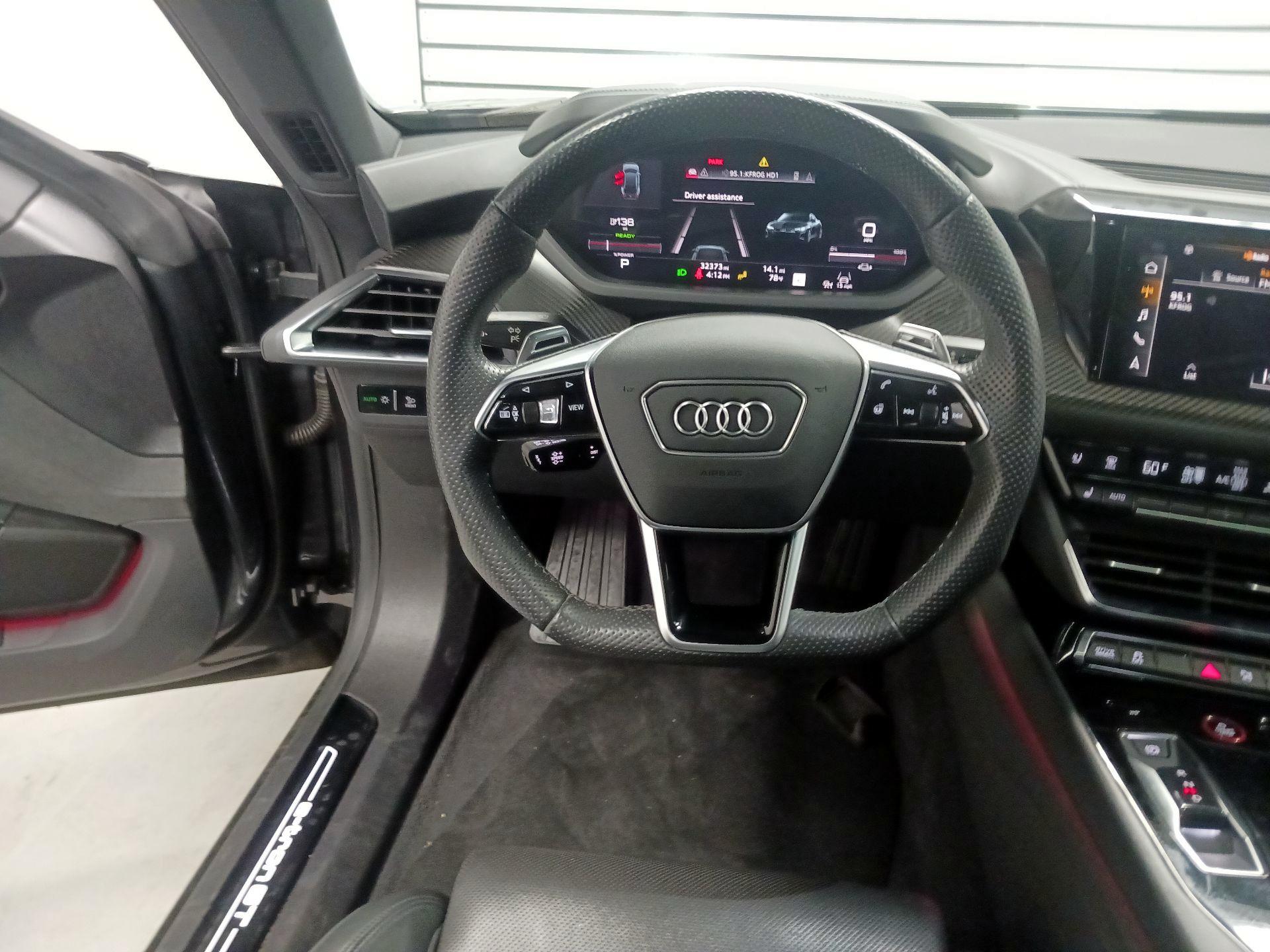 Thumbnail: 2022 Audi e-tron GT - 10