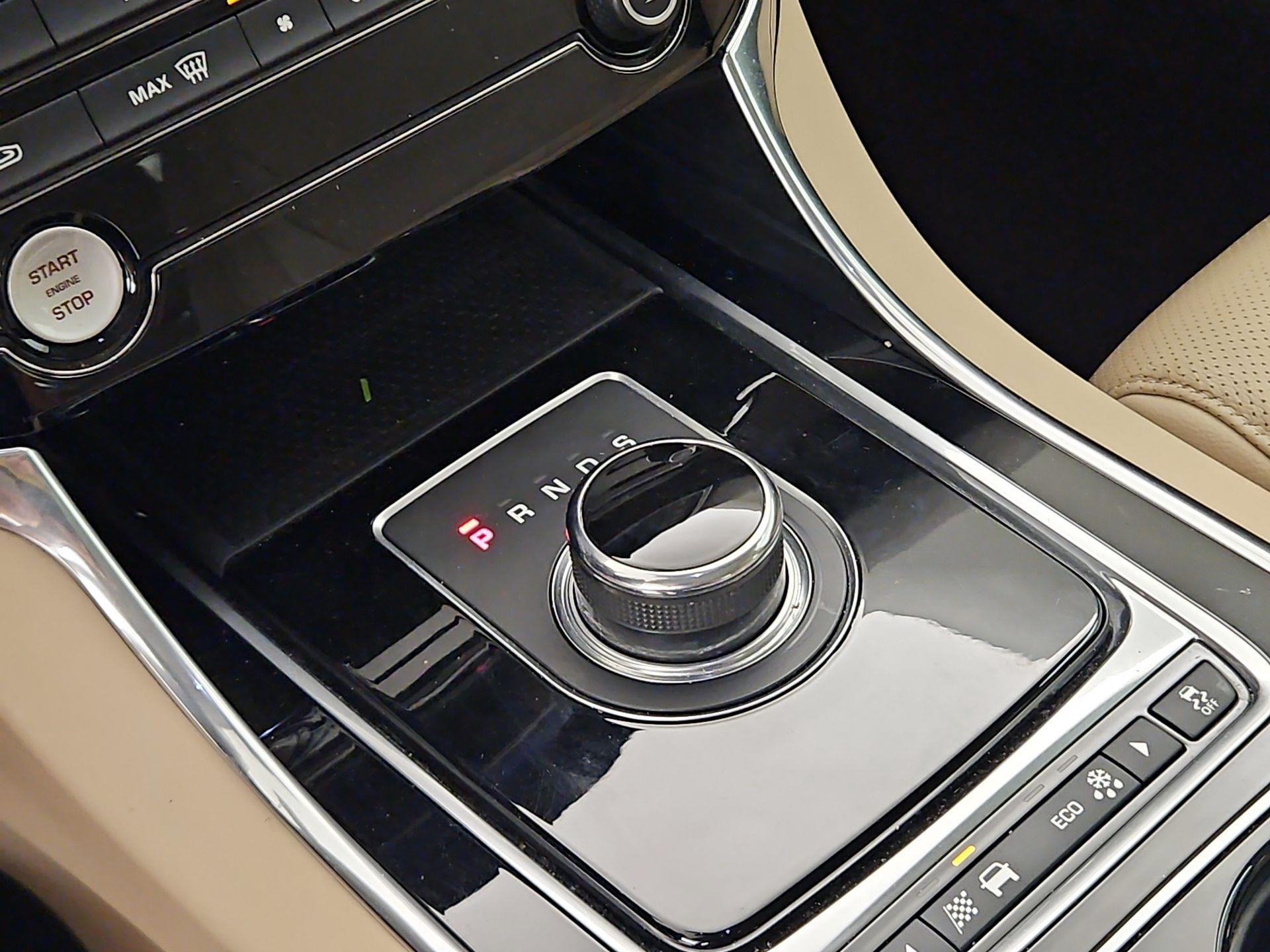 Thumbnail: 2017 Jaguar XE - 18