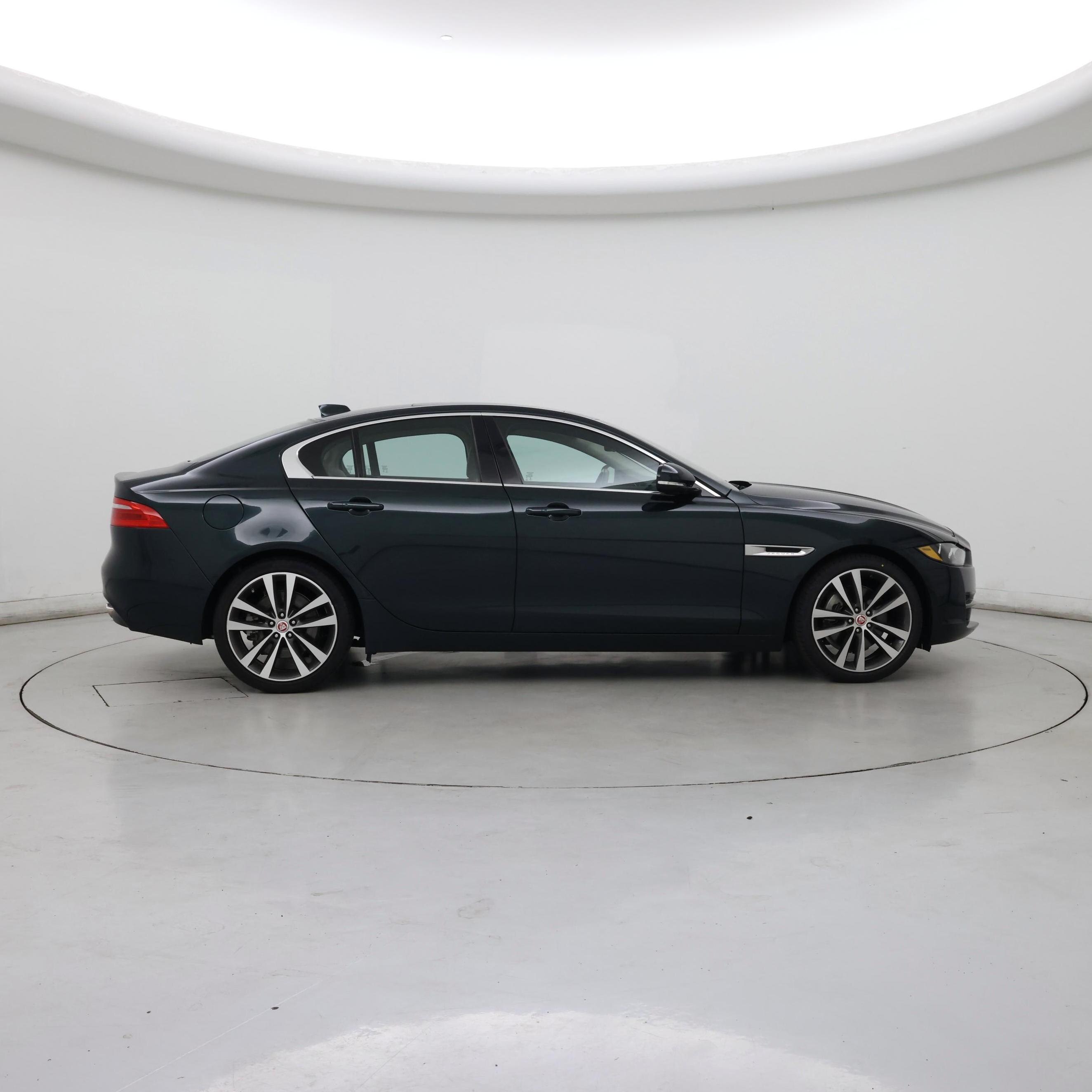 Thumbnail: 2017 Jaguar XE - 7