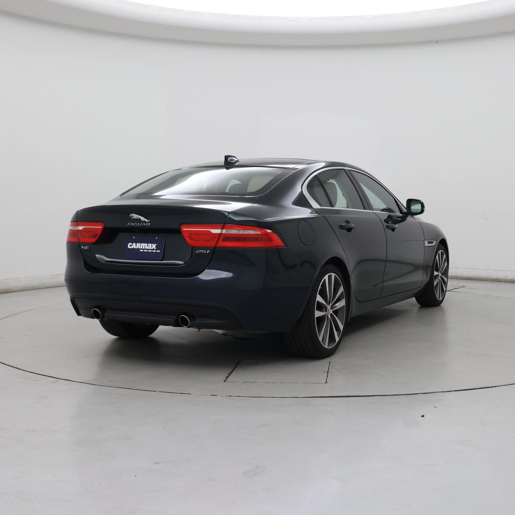 Thumbnail: 2017 Jaguar XE - 8