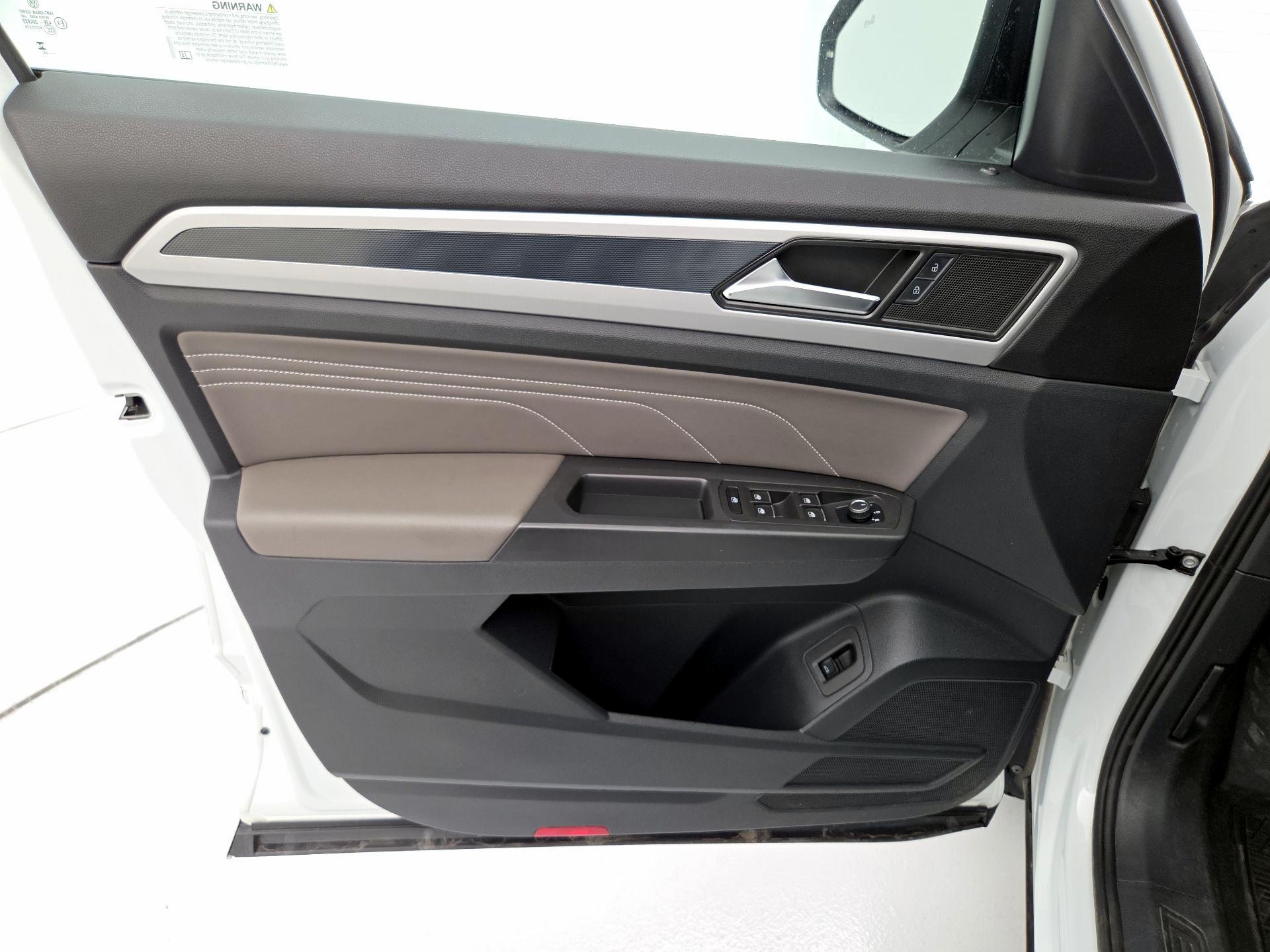 Thumbnail: 2023 Volkswagen Atlas - 12