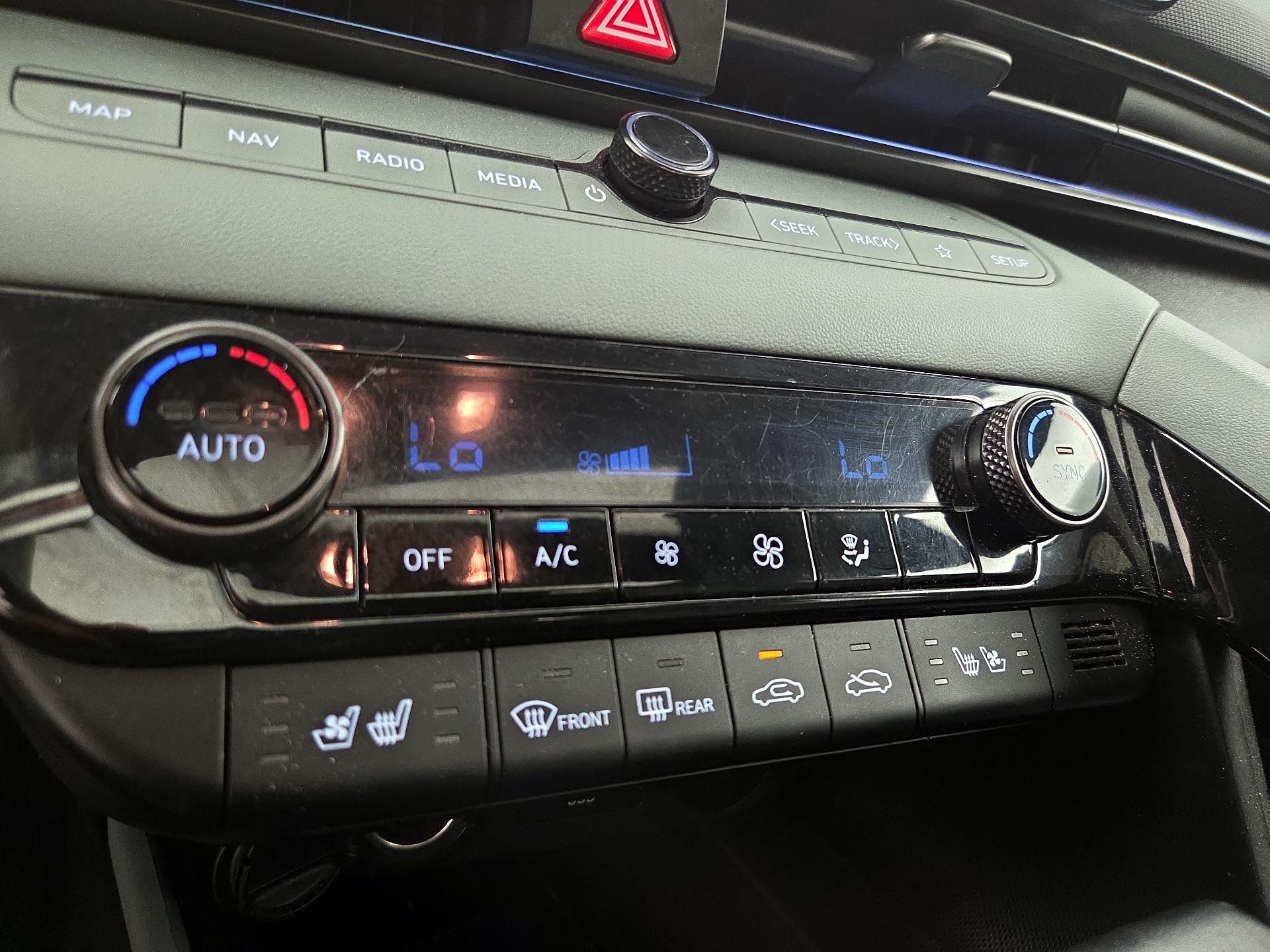 Thumbnail: 2024 Hyundai Elantra - 17