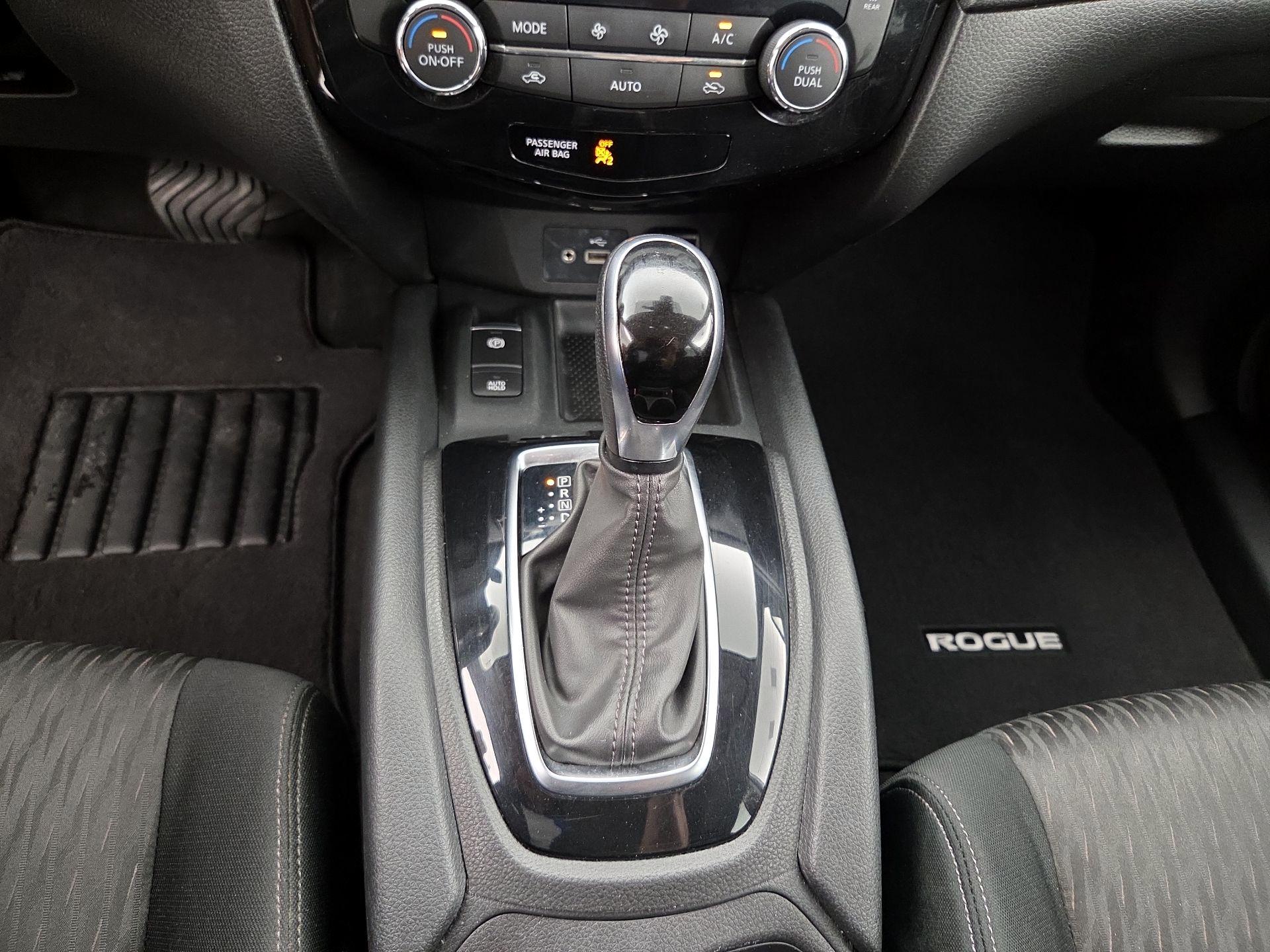 Thumbnail: 2020 Nissan Rogue - 18